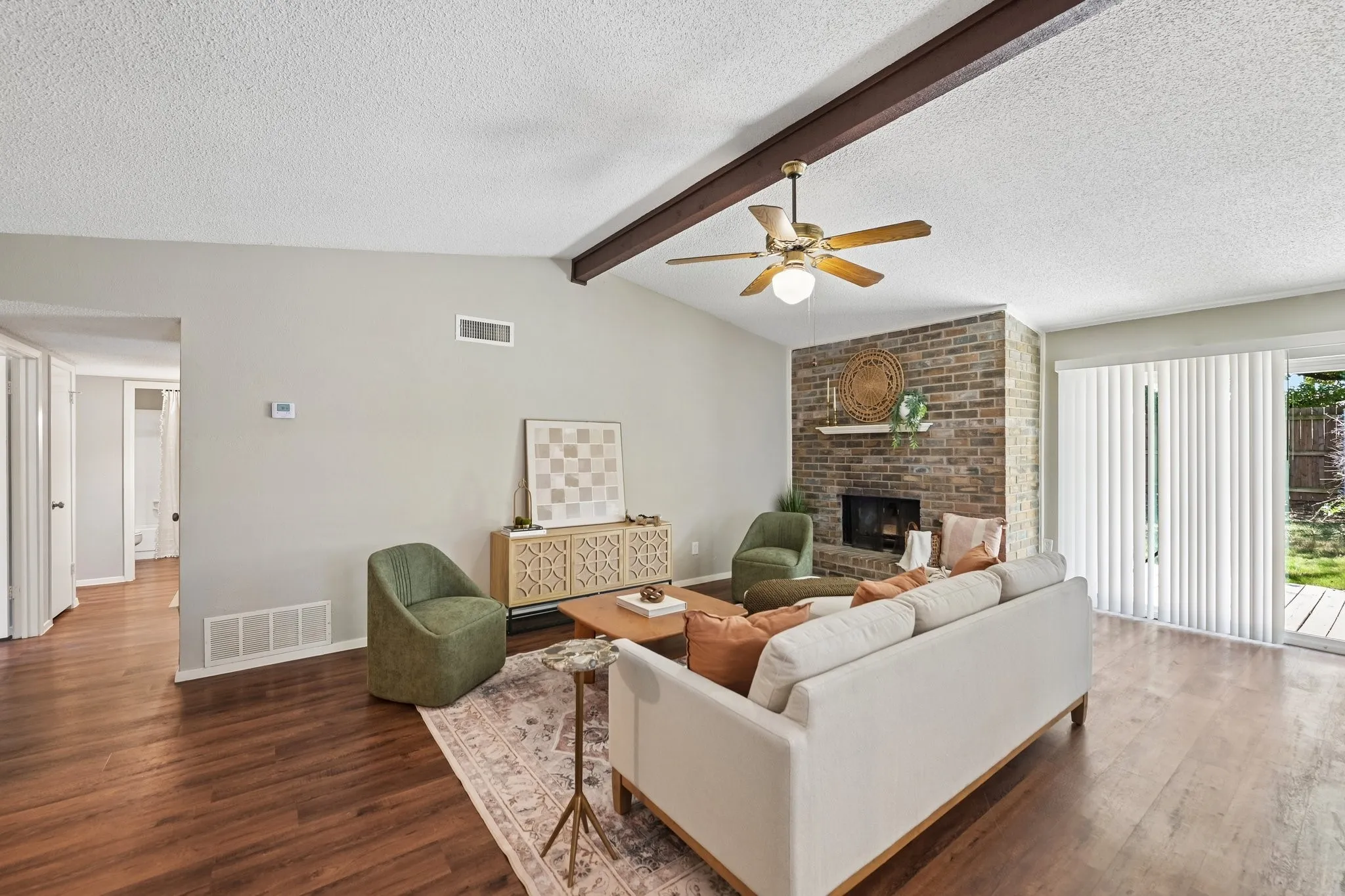 Single Family Residence For Sale in Tarrant County , 3408 Palomino Drive, Arlington, Texas 76017, 3 Bedroom, 2 Bathroom, 2 Garage spaces, 1,586 Sqft, built in 1980, mls#21370022, Real Estate Agent in Arlington, Homes For Sale in Tarrant county, Homes For Sale in Arlington, Realtor in Arlington Texas, Real Estate Brokerage Independent Realty Texas, Luminita Cordes Realtor