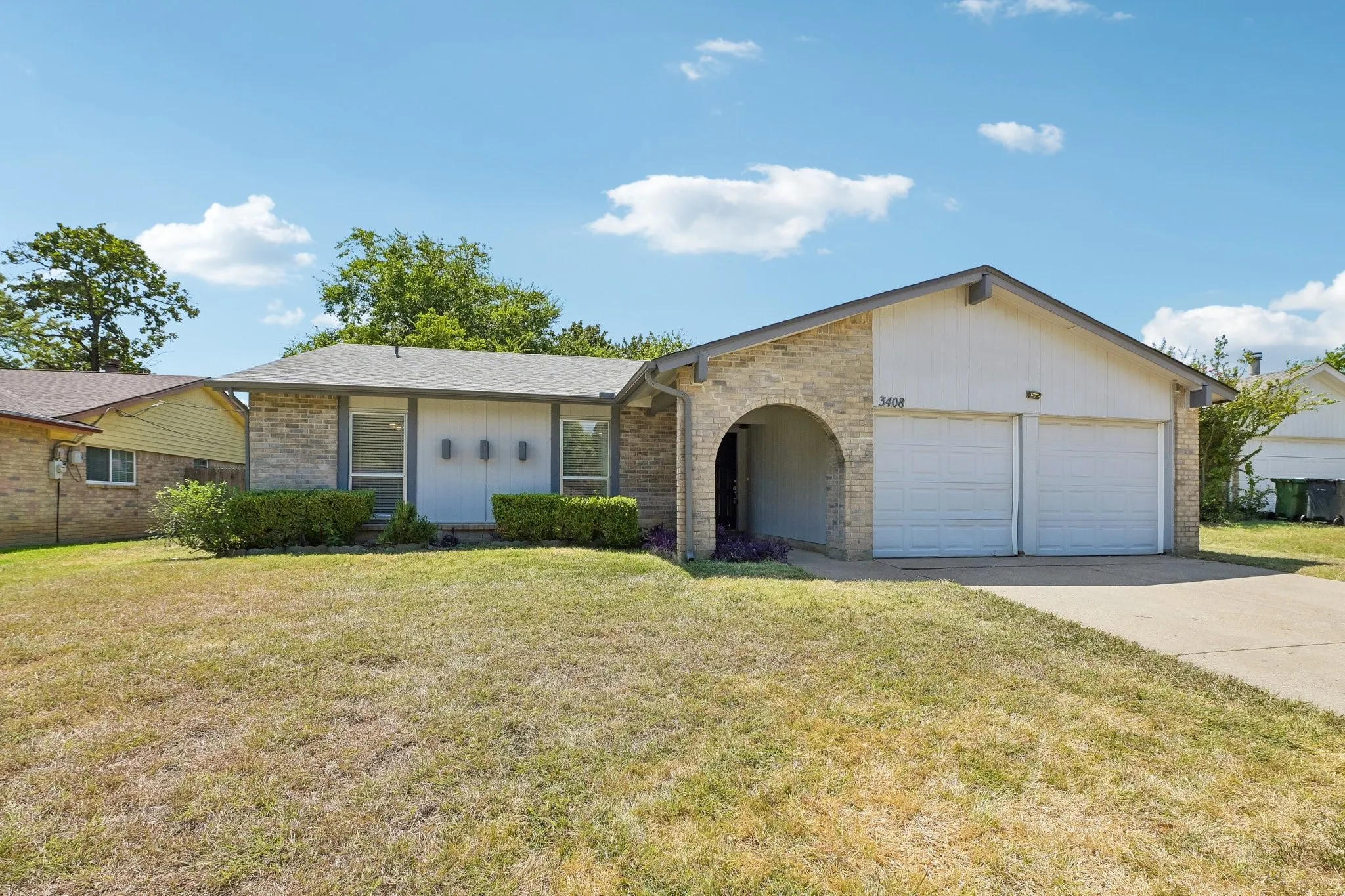 Single Family Residence For Sale in Tarrant County , 3408 Palomino Drive, Arlington, Texas 76017, 3 Bedroom, 2 Bathroom, 2 Garage spaces, 1,586 Sqft, built in 1980, mls#21370022, Real Estate Agent in Arlington, Homes For Sale in Tarrant county, Homes For Sale in Arlington, Realtor in Arlington Texas, Real Estate Brokerage Independent Realty Texas, Luminita Cordes Realtor
