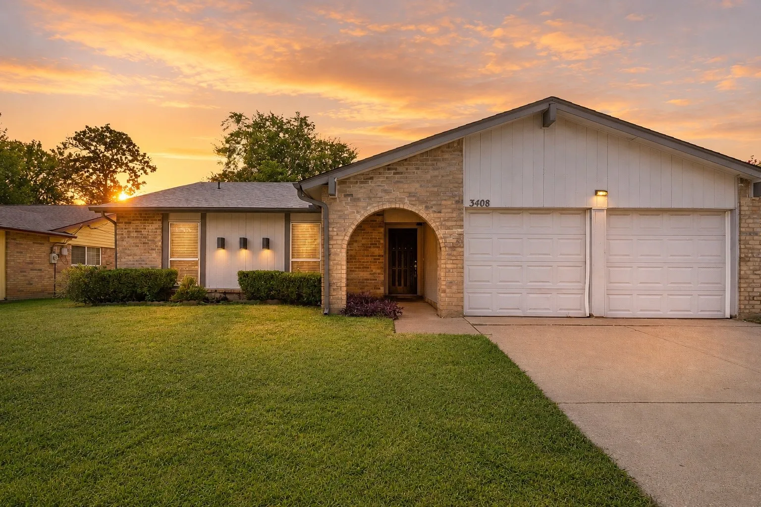 Single Family Residence For Sale in Tarrant County , 3408 Palomino Drive, Arlington, Texas 76017, 3 Bedroom, 2 Bathroom, 2 Garage spaces, 1,586 Sqft, built in 1980, mls#21370022, Real Estate Agent in Arlington, Homes For Sale in Tarrant county, Homes For Sale in Arlington, Realtor in Arlington Texas, Real Estate Brokerage Independent Realty Texas, Luminita Cordes Realtor