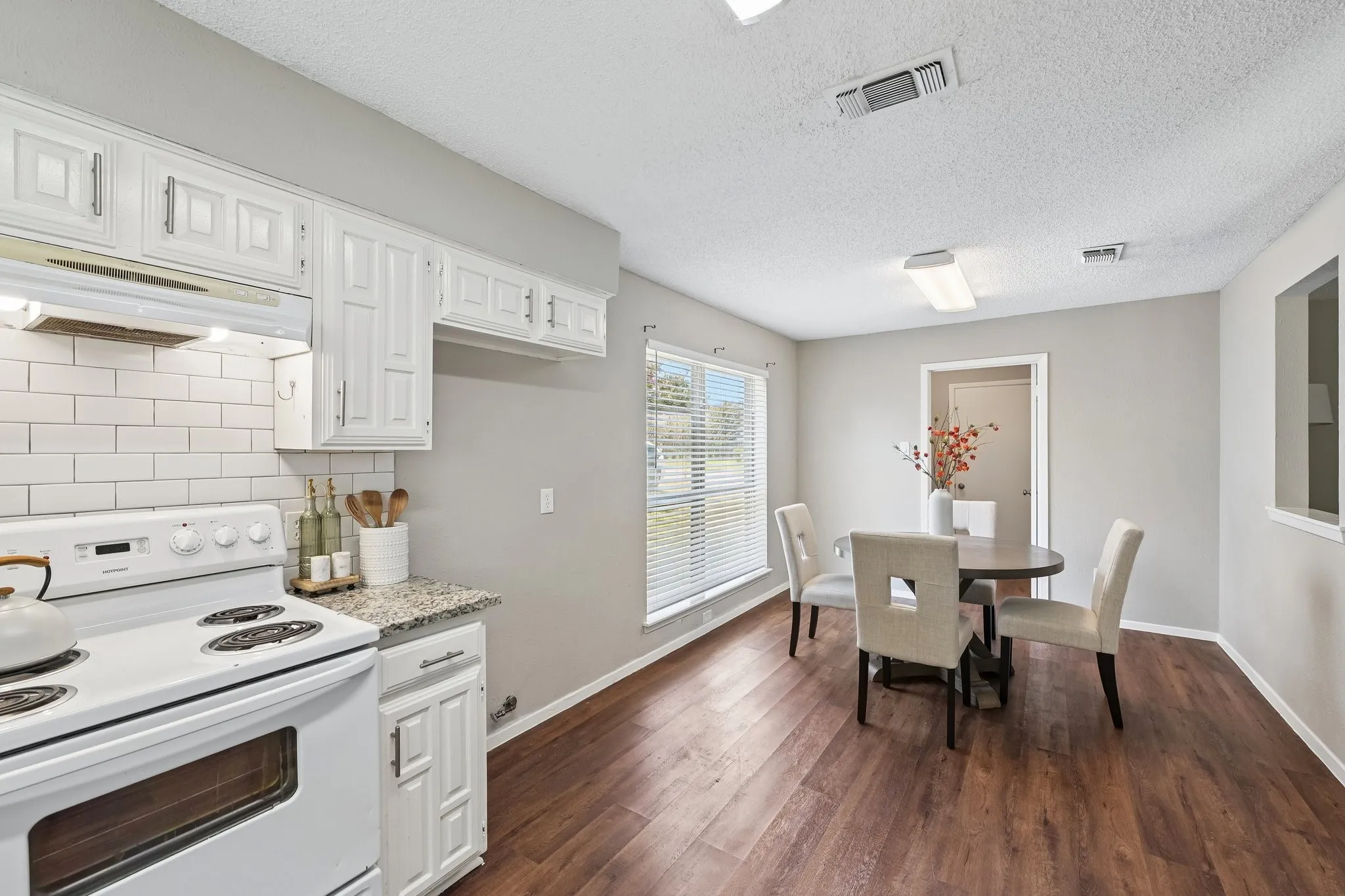 Single Family Residence For Sale in Tarrant County , 3408 Palomino Drive, Arlington, Texas 76017, 3 Bedroom, 2 Bathroom, 2 Garage spaces, 1,586 Sqft, built in 1980, mls#21370022, Real Estate Agent in Arlington, Homes For Sale in Tarrant county, Homes For Sale in Arlington, Realtor in Arlington Texas, Real Estate Brokerage Independent Realty Texas, Luminita Cordes Realtor