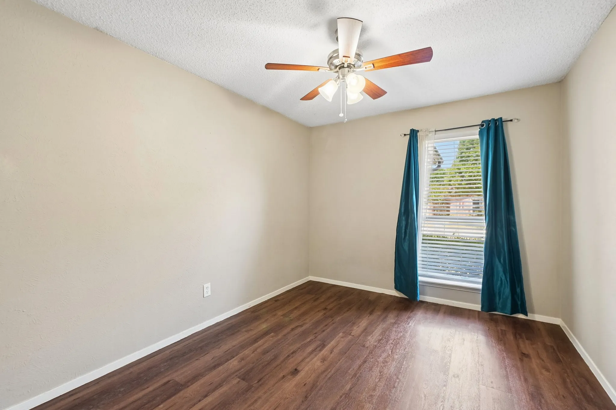 Single Family Residence For Sale in Tarrant County , 3408 Palomino Drive, Arlington, Texas 76017, 3 Bedroom, 2 Bathroom, 2 Garage spaces, 1,586 Sqft, built in 1980, mls#21370022, Real Estate Agent in Arlington, Homes For Sale in Tarrant county, Homes For Sale in Arlington, Realtor in Arlington Texas, Real Estate Brokerage Independent Realty Texas, Luminita Cordes Realtor