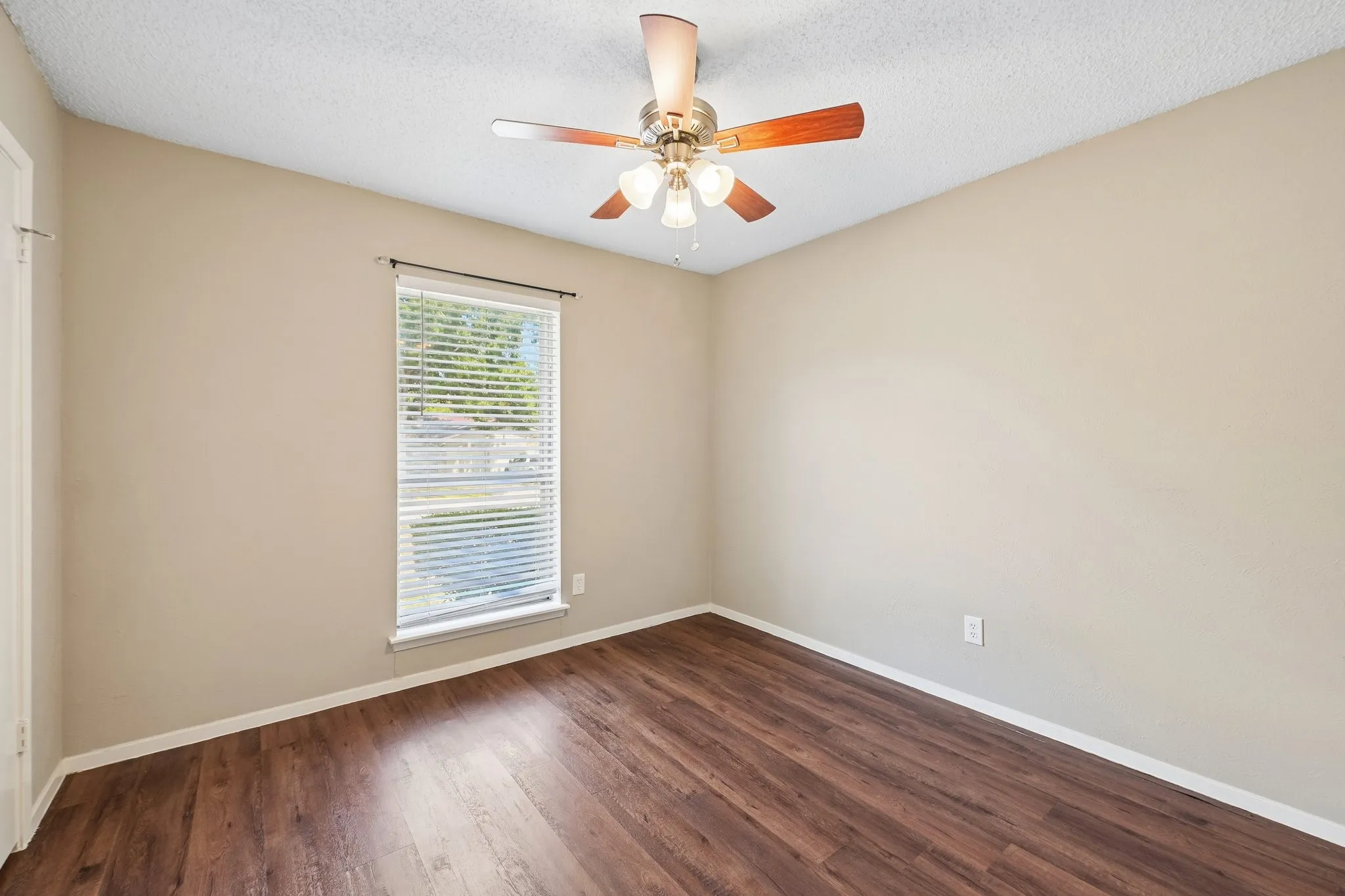 Single Family Residence For Sale in Tarrant County , 3408 Palomino Drive, Arlington, Texas 76017, 3 Bedroom, 2 Bathroom, 2 Garage spaces, 1,586 Sqft, built in 1980, mls#21370022, Real Estate Agent in Arlington, Homes For Sale in Tarrant county, Homes For Sale in Arlington, Realtor in Arlington Texas, Real Estate Brokerage Independent Realty Texas, Luminita Cordes Realtor
