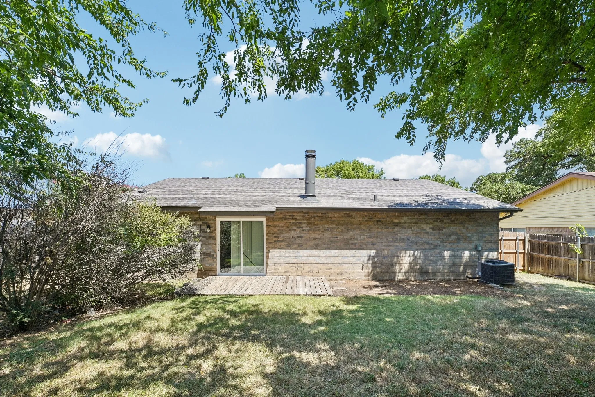 Single Family Residence For Sale in Tarrant County , 3408 Palomino Drive, Arlington, Texas 76017, 3 Bedroom, 2 Bathroom, 2 Garage spaces, 1,586 Sqft, built in 1980, mls#21370022, Real Estate Agent in Arlington, Homes For Sale in Tarrant county, Homes For Sale in Arlington, Realtor in Arlington Texas, Real Estate Brokerage Independent Realty Texas, Luminita Cordes Realtor