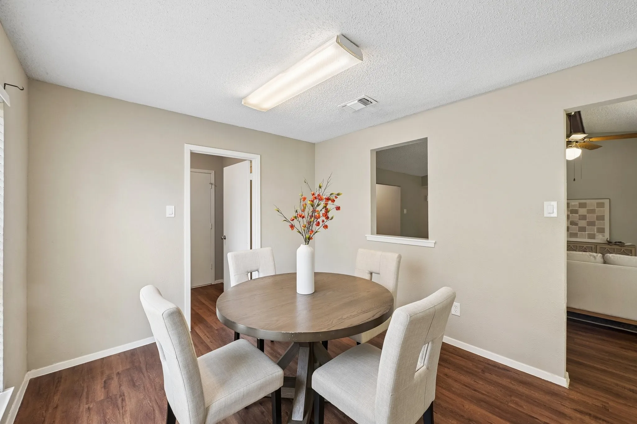 Single Family Residence For Sale in Tarrant County , 3408 Palomino Drive, Arlington, Texas 76017, 3 Bedroom, 2 Bathroom, 2 Garage spaces, 1,586 Sqft, built in 1980, mls#21370022, Real Estate Agent in Arlington, Homes For Sale in Tarrant county, Homes For Sale in Arlington, Realtor in Arlington Texas, Real Estate Brokerage Independent Realty Texas, Luminita Cordes Realtor