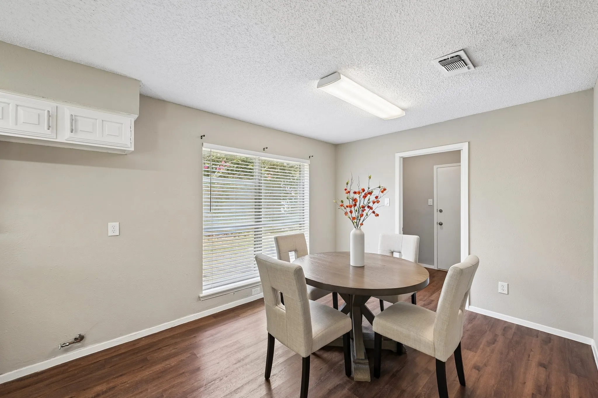 Single Family Residence For Sale in Tarrant County , 3408 Palomino Drive, Arlington, Texas 76017, 3 Bedroom, 2 Bathroom, 2 Garage spaces, 1,586 Sqft, built in 1980, mls#21370022, Real Estate Agent in Arlington, Homes For Sale in Tarrant county, Homes For Sale in Arlington, Realtor in Arlington Texas, Real Estate Brokerage Independent Realty Texas, Luminita Cordes Realtor