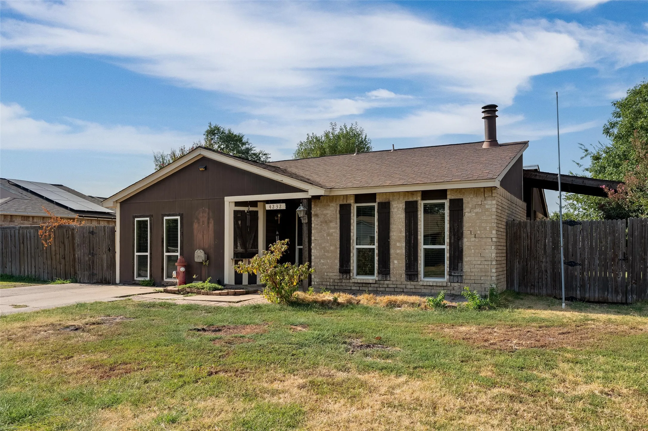 Single Family Residence For Sale in Denton County , 4232 Caldwell Avenue, The Colony, Texas 75056, 3 Bedroom, 2 Bathroom, Garage spaces, 1,255 Sqft, built in 1984, mls#21369348, Real Estate Agent in The Colony, Homes For Sale in Denton county, Homes For Sale in The Colony, Realtor in The Colony Texas, Real Estate Brokerage Independent Realty Texas, Luminita Cordes Realtor