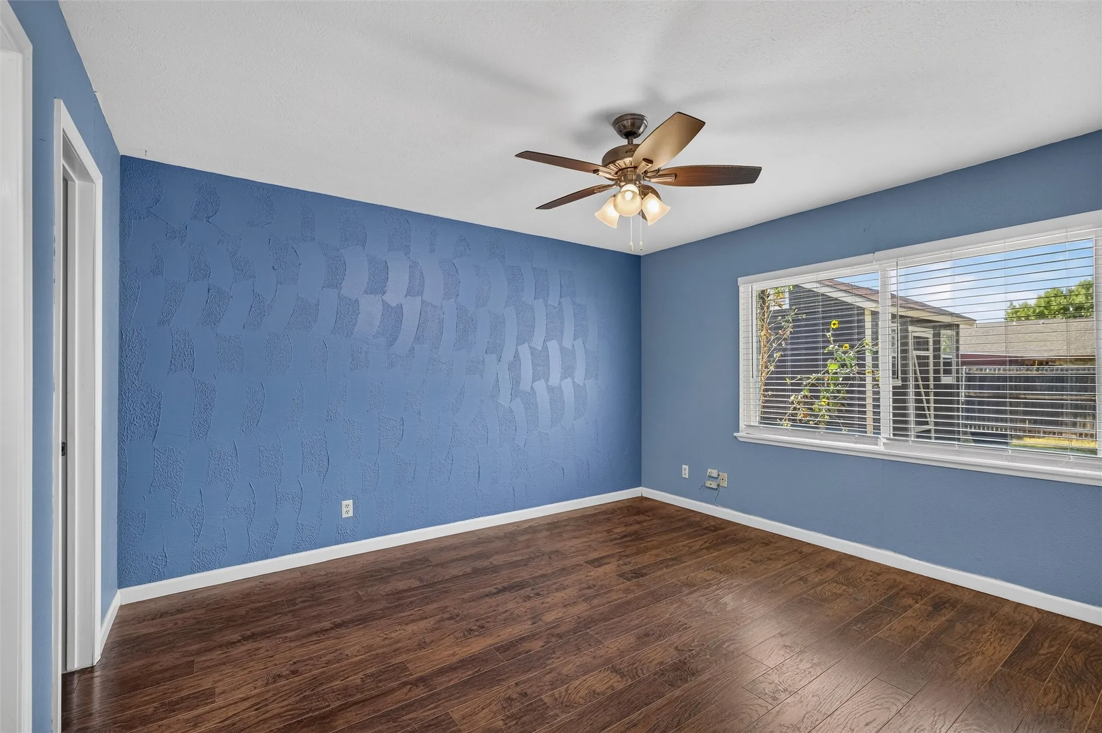 Single Family Residence For Sale in Denton County , 4232 Caldwell Avenue, The Colony, Texas 75056, 3 Bedroom, 2 Bathroom, Garage spaces, 1,255 Sqft, built in 1984, mls#21369348, Real Estate Agent in The Colony, Homes For Sale in Denton county, Homes For Sale in The Colony, Realtor in The Colony Texas, Real Estate Brokerage Independent Realty Texas, Luminita Cordes Realtor