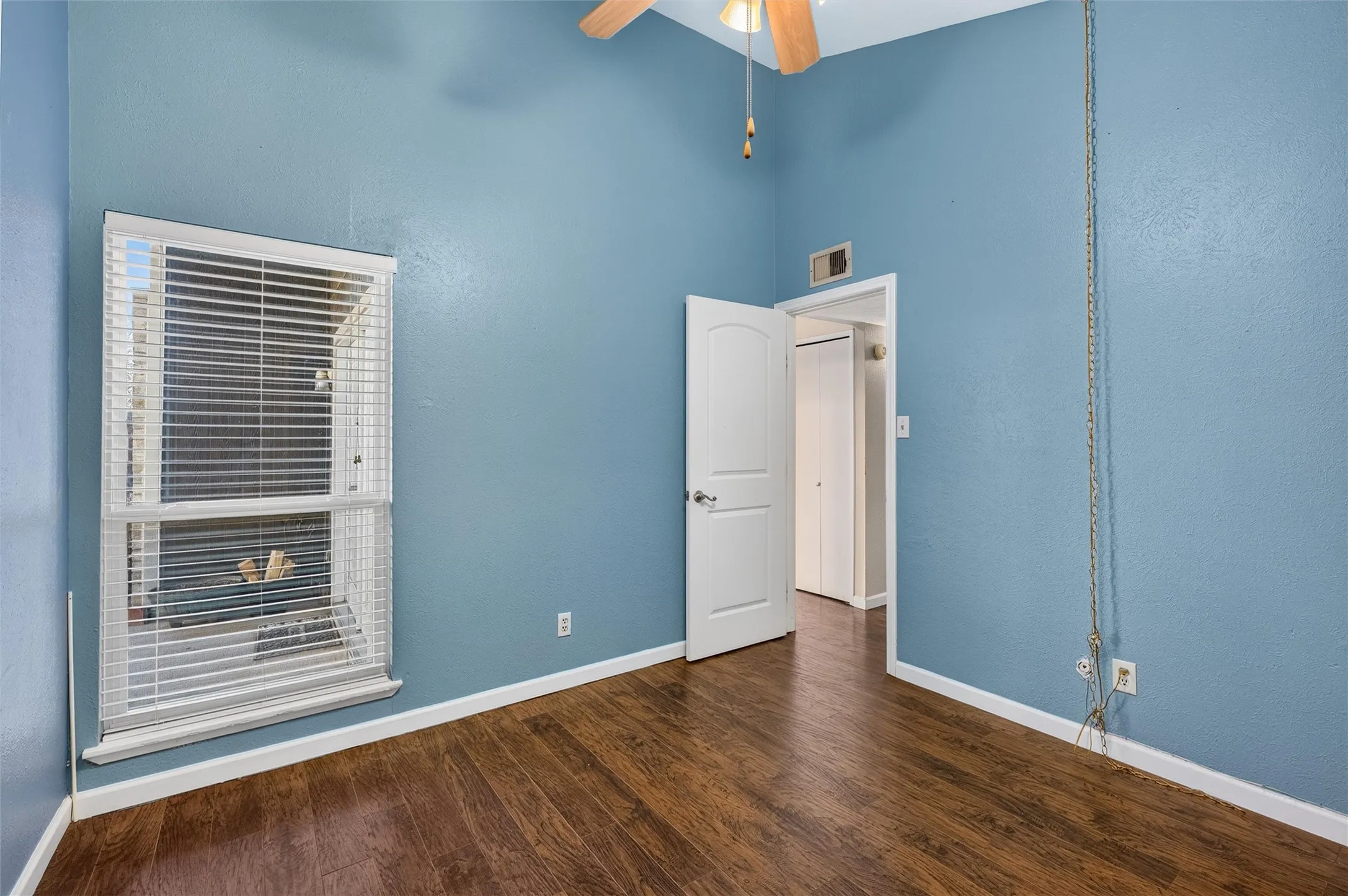 Single Family Residence For Sale in Denton County , 4232 Caldwell Avenue, The Colony, Texas 75056, 3 Bedroom, 2 Bathroom, Garage spaces, 1,255 Sqft, built in 1984, mls#21369348, Real Estate Agent in The Colony, Homes For Sale in Denton county, Homes For Sale in The Colony, Realtor in The Colony Texas, Real Estate Brokerage Independent Realty Texas, Luminita Cordes Realtor