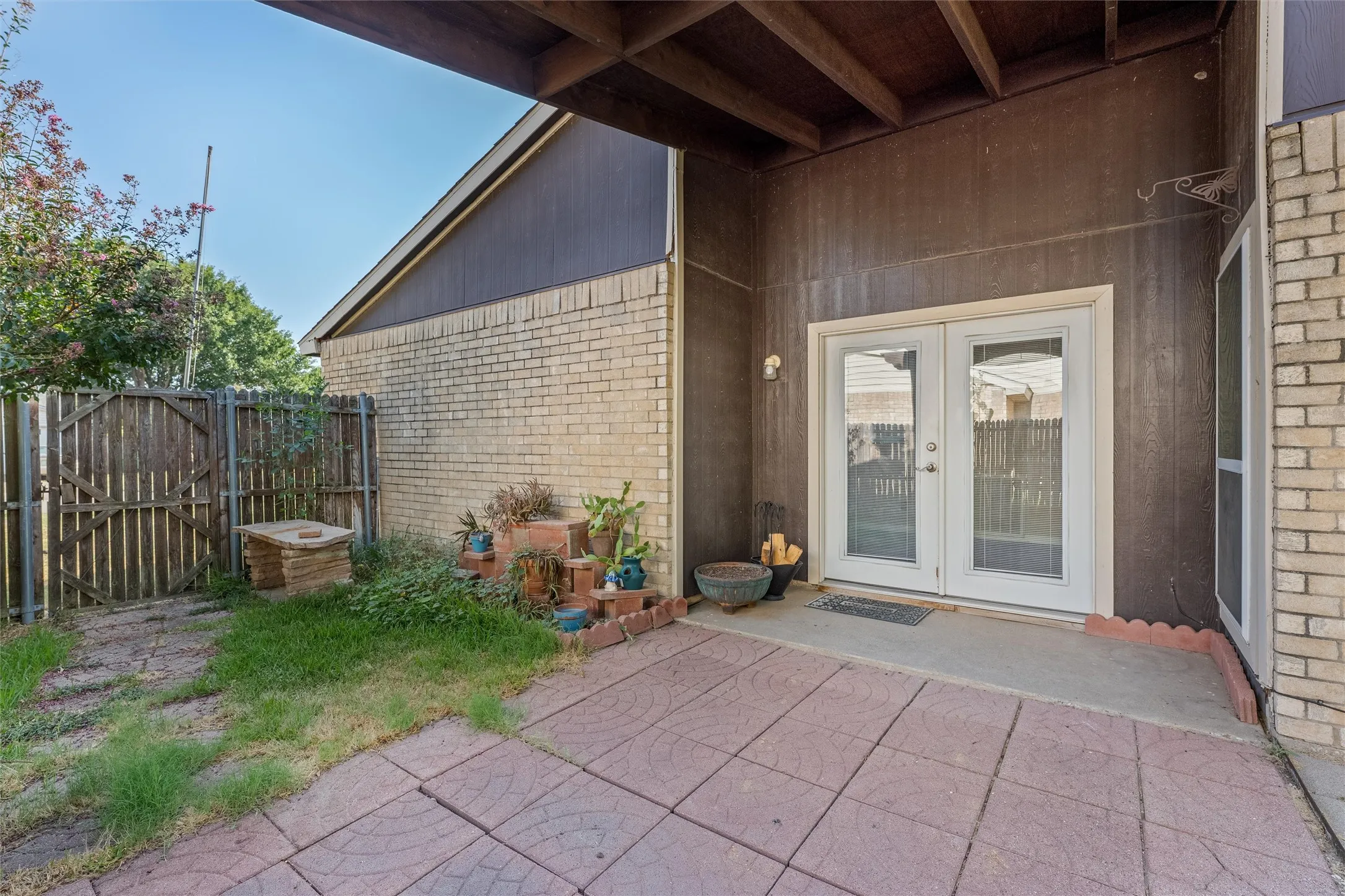 Single Family Residence For Sale in Denton County , 4232 Caldwell Avenue, The Colony, Texas 75056, 3 Bedroom, 2 Bathroom, Garage spaces, 1,255 Sqft, built in 1984, mls#21369348, Real Estate Agent in The Colony, Homes For Sale in Denton county, Homes For Sale in The Colony, Realtor in The Colony Texas, Real Estate Brokerage Independent Realty Texas, Luminita Cordes Realtor