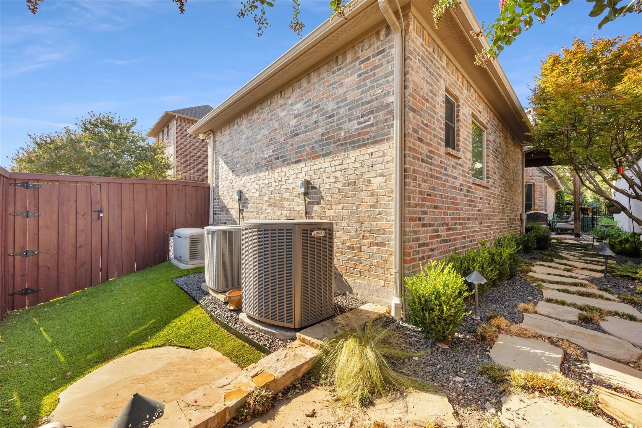 Single Family Residence For Sale in Collin County , 5637 Braemar Drive, Frisco, Texas 75034, 3 Bedroom, 3 Bathroom, 2 Garage spaces, 3,138 Sqft, built in 2005, mls#21358069, Real Estate Agent in Frisco, Homes For Sale in Collin county, Homes For Sale in Frisco, Realtor in Frisco Texas, Real Estate Brokerage Independent Realty Texas, Luminita Cordes Realtor