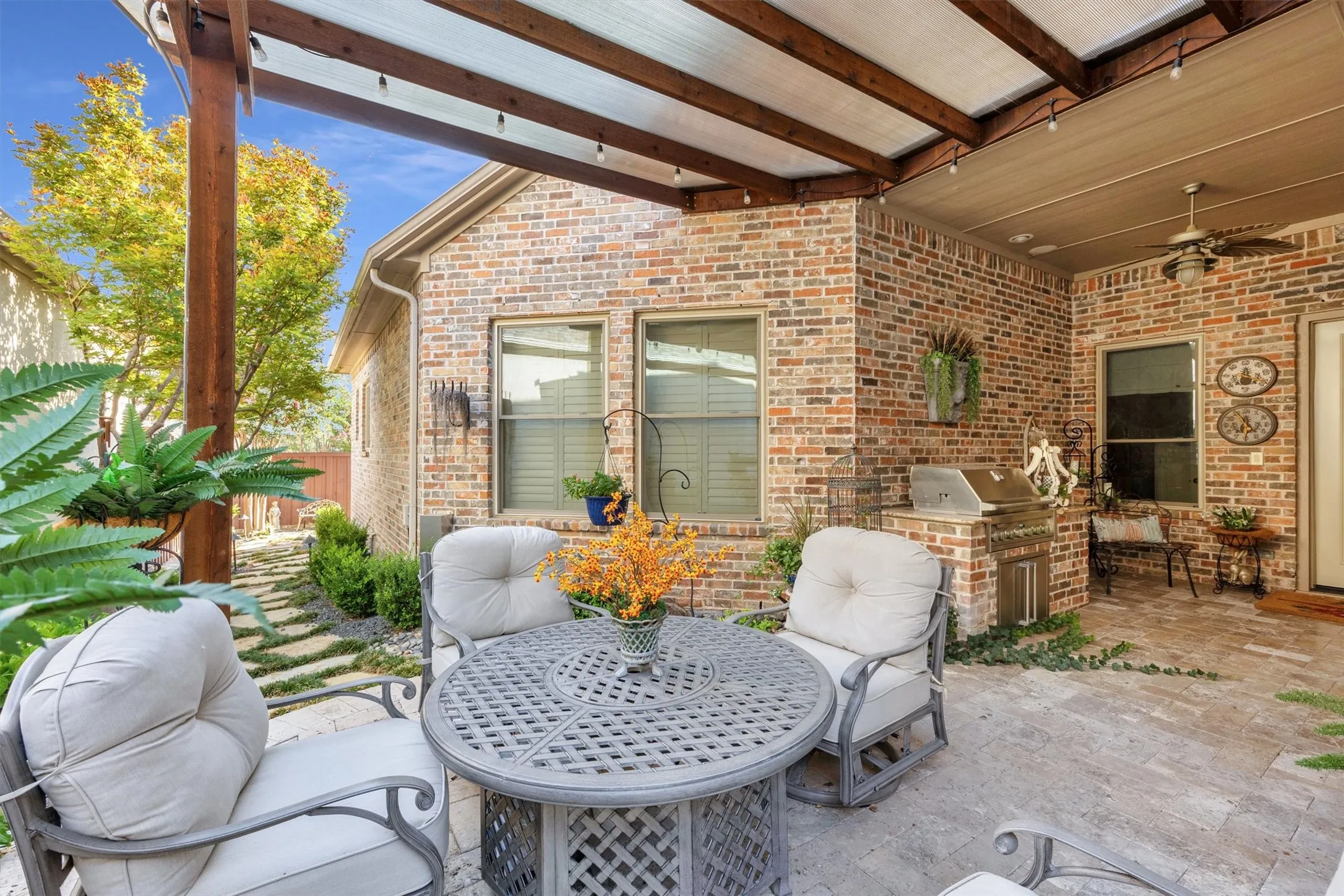 Single Family Residence For Sale in Collin County , 5637 Braemar Drive, Frisco, Texas 75034, 3 Bedroom, 3 Bathroom, 2 Garage spaces, 3,138 Sqft, built in 2005, mls#21358069, Real Estate Agent in Frisco, Homes For Sale in Collin county, Homes For Sale in Frisco, Realtor in Frisco Texas, Real Estate Brokerage Independent Realty Texas, Luminita Cordes Realtor