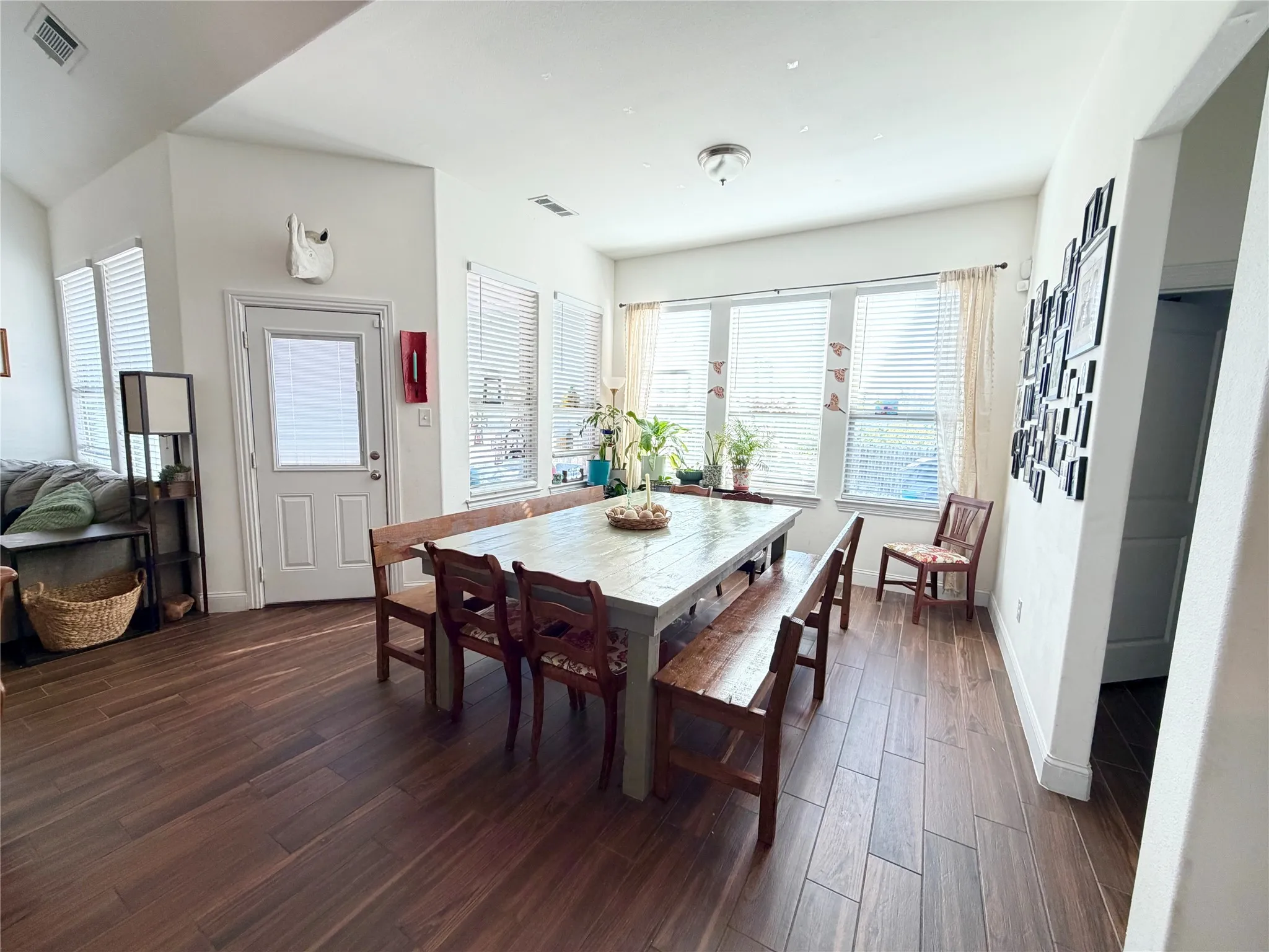 Single Family Residence For Sale in Tarrant County , 213 Flower Ridge Drive, Fort Worth, Texas 76108, 4 Bedroom, 4 Bathroom, 2 Garage spaces, 3,203 Sqft, built in 2018, mls#21369979, Real Estate Agent in Fort Worth, Homes For Sale in Tarrant county, Homes For Sale in Fort Worth, Realtor in Fort Worth Texas, Real Estate Brokerage Independent Realty Texas, Luminita Cordes Realtor