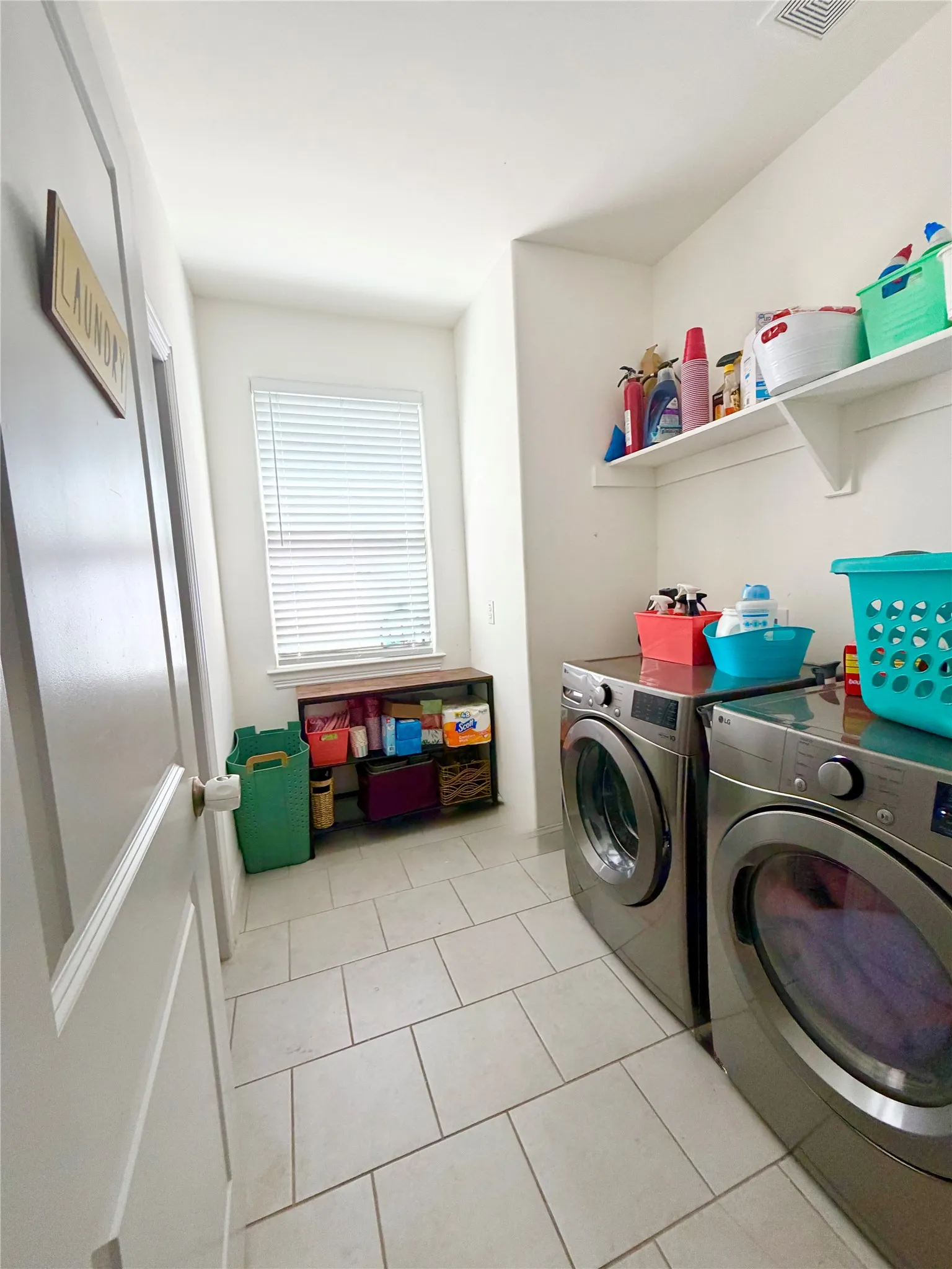 Single Family Residence For Sale in Tarrant County , 213 Flower Ridge Drive, Fort Worth, Texas 76108, 4 Bedroom, 4 Bathroom, 2 Garage spaces, 3,203 Sqft, built in 2018, mls#21369979, Real Estate Agent in Fort Worth, Homes For Sale in Tarrant county, Homes For Sale in Fort Worth, Realtor in Fort Worth Texas, Real Estate Brokerage Independent Realty Texas, Luminita Cordes Realtor
