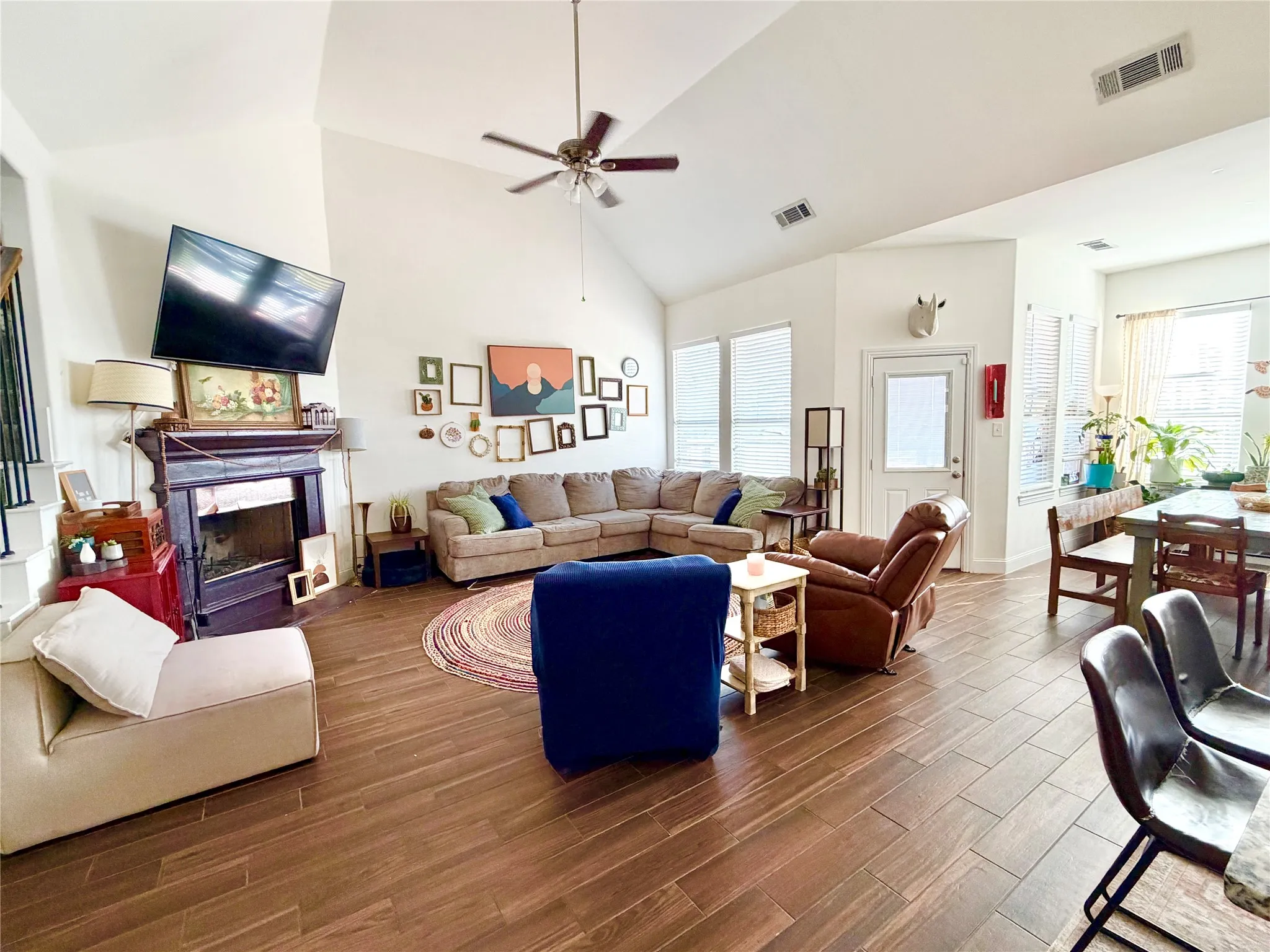 Single Family Residence For Sale in Tarrant County , 213 Flower Ridge Drive, Fort Worth, Texas 76108, 4 Bedroom, 4 Bathroom, 2 Garage spaces, 3,203 Sqft, built in 2018, mls#21369979, Real Estate Agent in Fort Worth, Homes For Sale in Tarrant county, Homes For Sale in Fort Worth, Realtor in Fort Worth Texas, Real Estate Brokerage Independent Realty Texas, Luminita Cordes Realtor