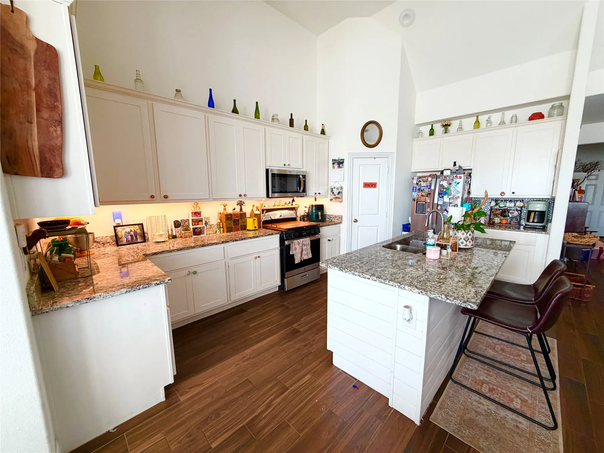 Single Family Residence For Sale in Tarrant County , 213 Flower Ridge Drive, Fort Worth, Texas 76108, 4 Bedroom, 4 Bathroom, 2 Garage spaces, 3,203 Sqft, built in 2018, mls#21369979, Real Estate Agent in Fort Worth, Homes For Sale in Tarrant county, Homes For Sale in Fort Worth, Realtor in Fort Worth Texas, Real Estate Brokerage Independent Realty Texas, Luminita Cordes Realtor