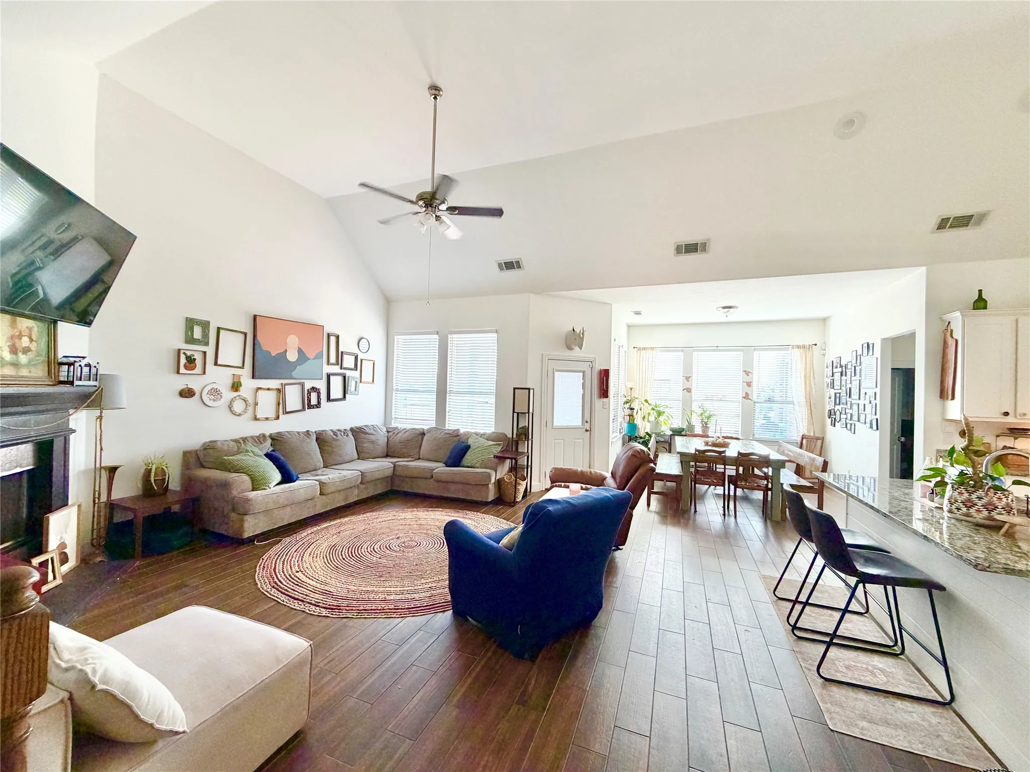 Single Family Residence For Sale in Tarrant County , 213 Flower Ridge Drive, Fort Worth, Texas 76108, 4 Bedroom, 4 Bathroom, 2 Garage spaces, 3,203 Sqft, built in 2018, mls#21369979, Real Estate Agent in Fort Worth, Homes For Sale in Tarrant county, Homes For Sale in Fort Worth, Realtor in Fort Worth Texas, Real Estate Brokerage Independent Realty Texas, Luminita Cordes Realtor