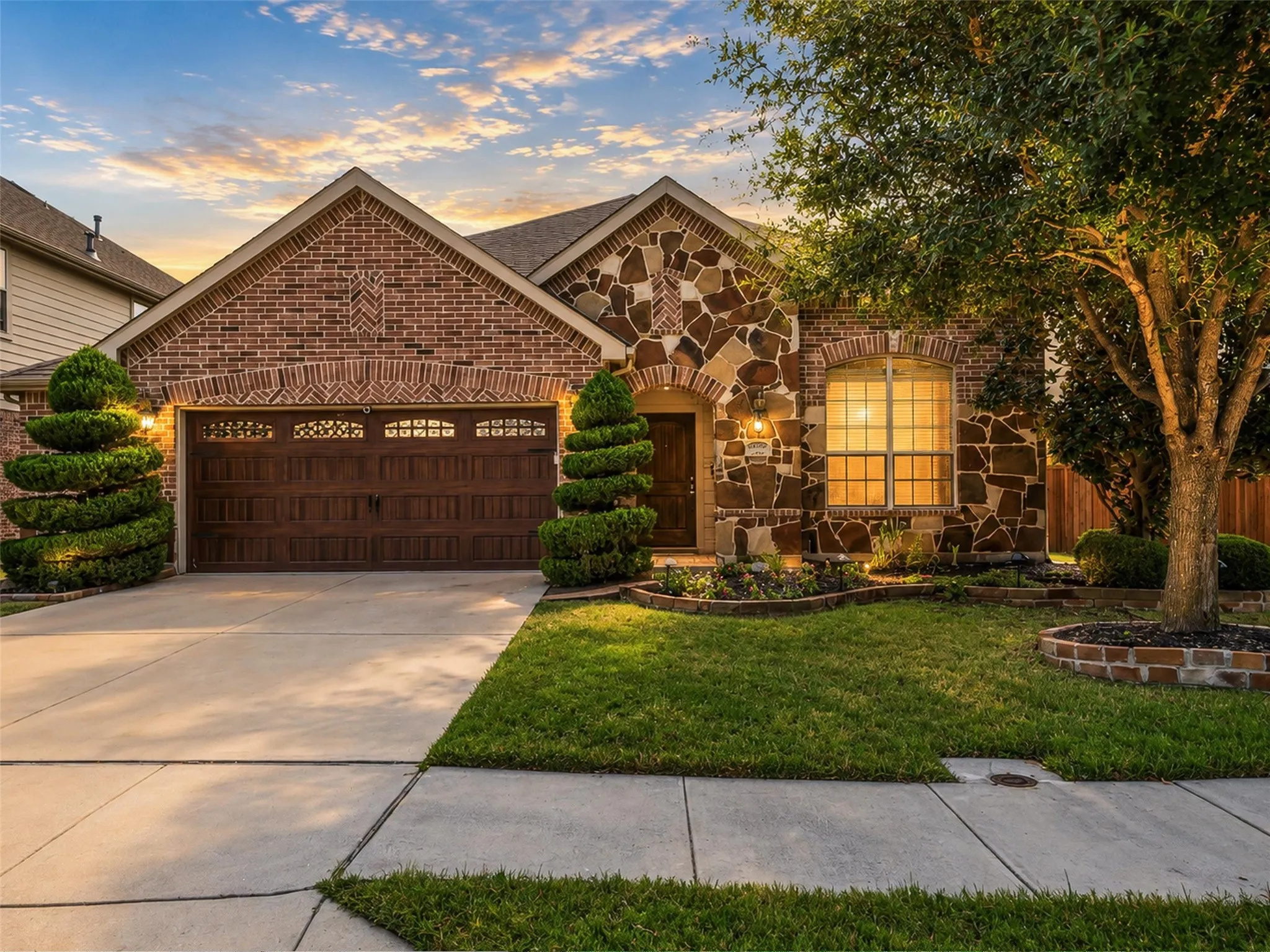 Single Family Residence For Sale in Denton County , 1317 Wheatear Drive, Little Elm, Texas 75068, 3 Bedroom, 2 Bathroom, 2 Garage spaces, 2,288 Sqft, built in 2008, mls#21365282, Real Estate Agent in Little Elm, Homes For Sale in Denton county, Homes For Sale in Little Elm, Realtor in Little Elm Texas, Real Estate Brokerage Independent Realty Texas, Luminita Cordes Realtor