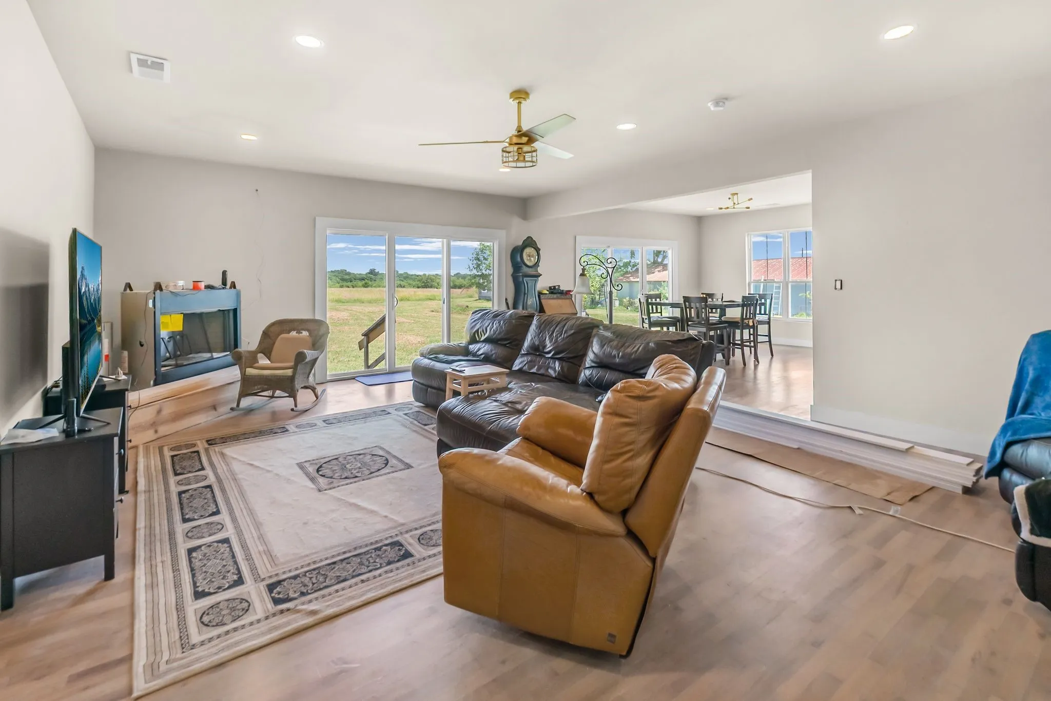 Single Family Residence For Sale in Hunt County , 759 COUNTY ROAD 2738, Caddo Mills, Texas 75135, 4 Bedroom, 3 Bathroom, Garage spaces, 3,160 Sqft, built in 1940, mls#21367597, Real Estate Agent in Caddo Mills, Homes For Sale in Hunt county, Homes For Sale in Caddo Mills, Realtor in Caddo Mills Texas, Real Estate Brokerage Independent Realty Texas, Luminita Cordes Realtor