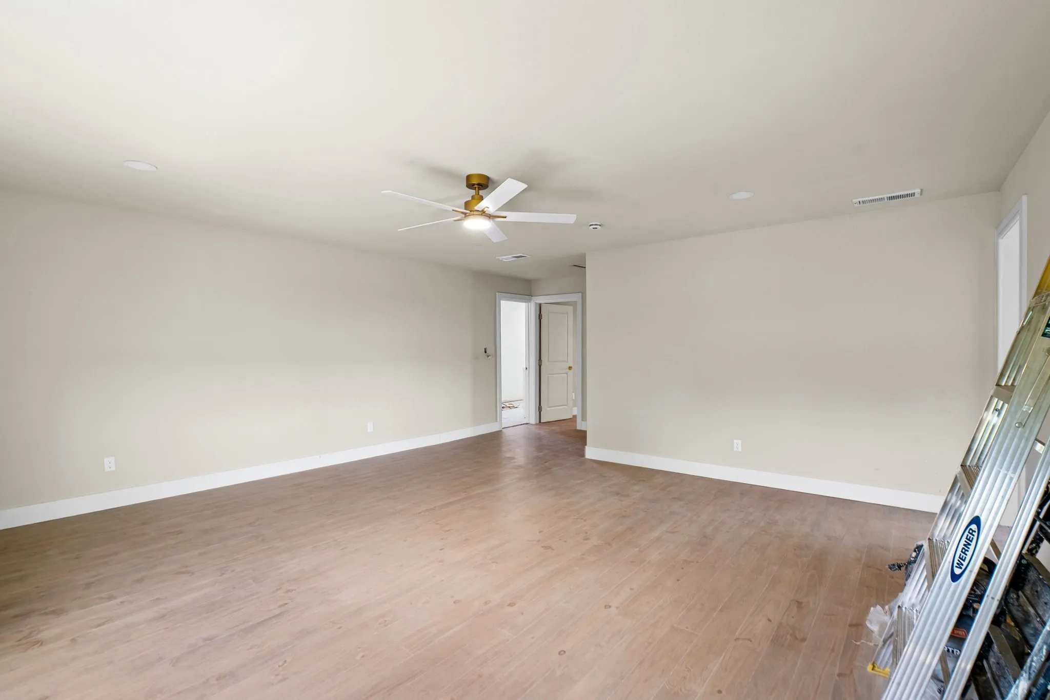 Single Family Residence For Sale in Hunt County , 759 COUNTY ROAD 2738, Caddo Mills, Texas 75135, 4 Bedroom, 3 Bathroom, Garage spaces, 3,160 Sqft, built in 1940, mls#21367597, Real Estate Agent in Caddo Mills, Homes For Sale in Hunt county, Homes For Sale in Caddo Mills, Realtor in Caddo Mills Texas, Real Estate Brokerage Independent Realty Texas, Luminita Cordes Realtor