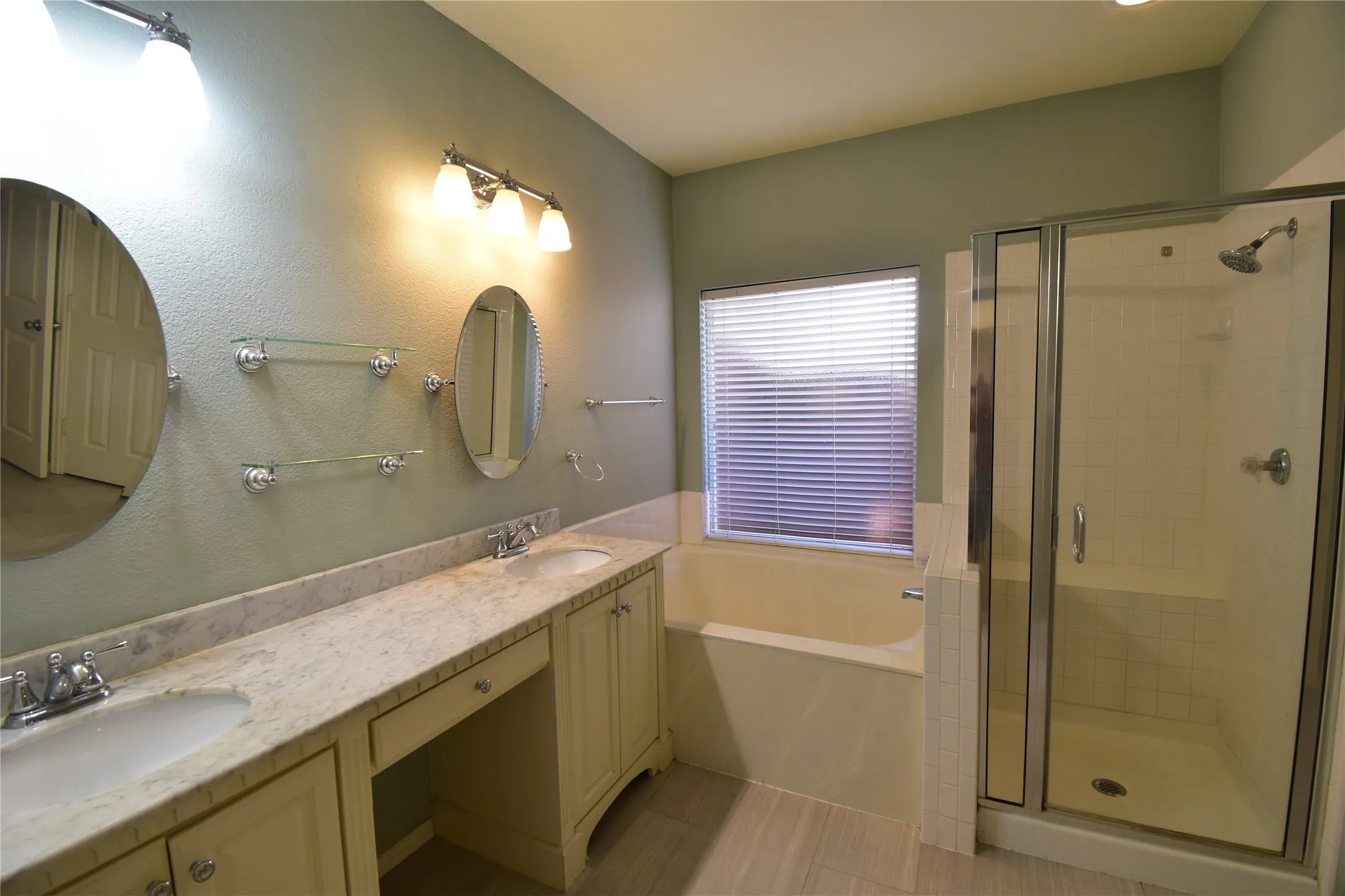 Single Family Residence For Sale in Collin County , 1109 Shadow Lakes Boulevard, Allen, Texas 75002, 4 Bedroom, 2 Bathroom, 2 Garage spaces, 2,031 Sqft, built in 1993, mls#21370265, Real Estate Agent in Allen, Homes For Sale in Collin county, Homes For Sale in Allen, Realtor in Allen Texas, Real Estate Brokerage Independent Realty Texas, Luminita Cordes Realtor