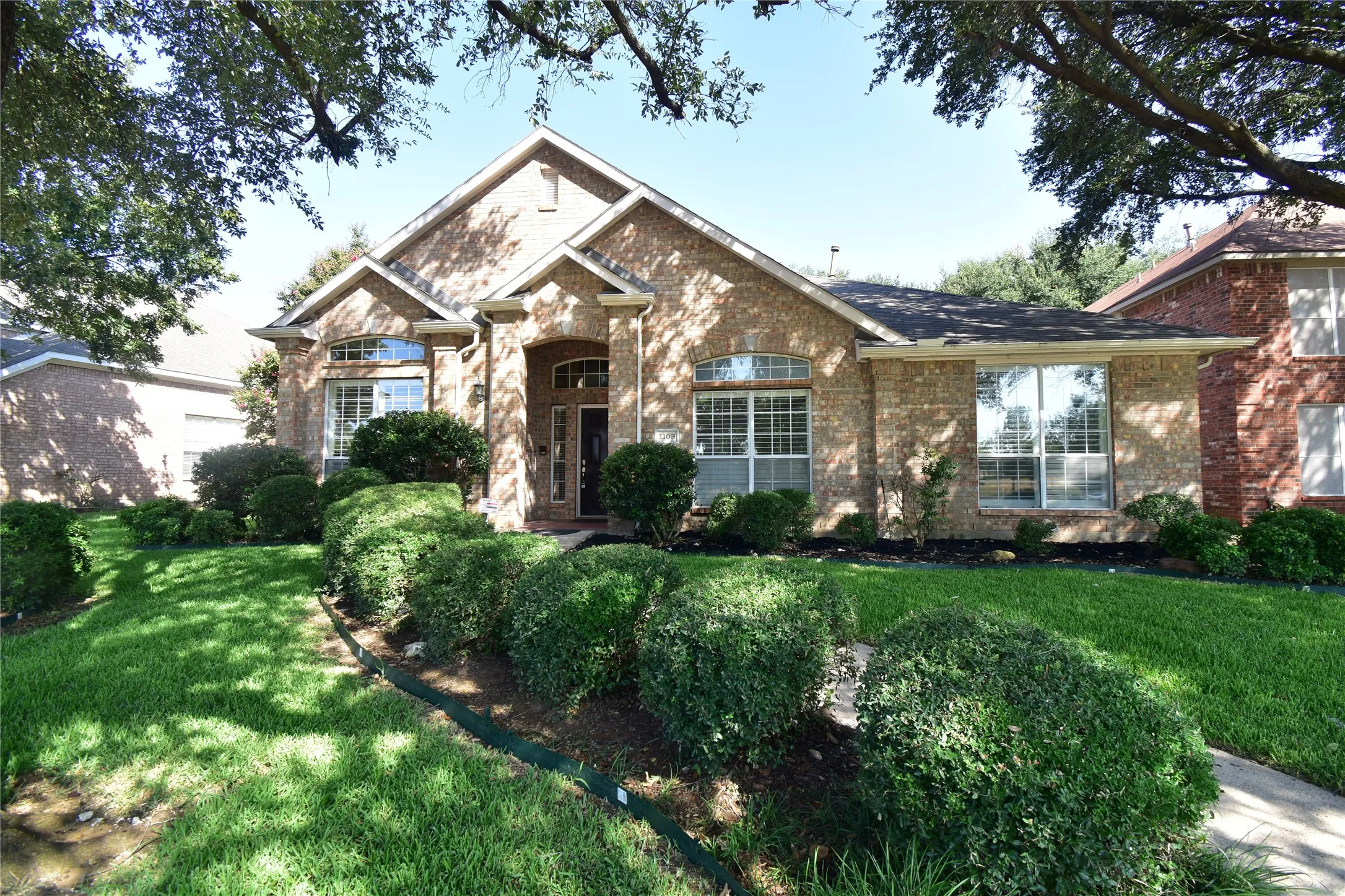 Single Family Residence For Sale in Collin County , 1109 Shadow Lakes Boulevard, Allen, Texas 75002, 4 Bedroom, 2 Bathroom, 2 Garage spaces, 2,031 Sqft, built in 1993, mls#21370265, Real Estate Agent in Allen, Homes For Sale in Collin county, Homes For Sale in Allen, Realtor in Allen Texas, Real Estate Brokerage Independent Realty Texas, Luminita Cordes Realtor