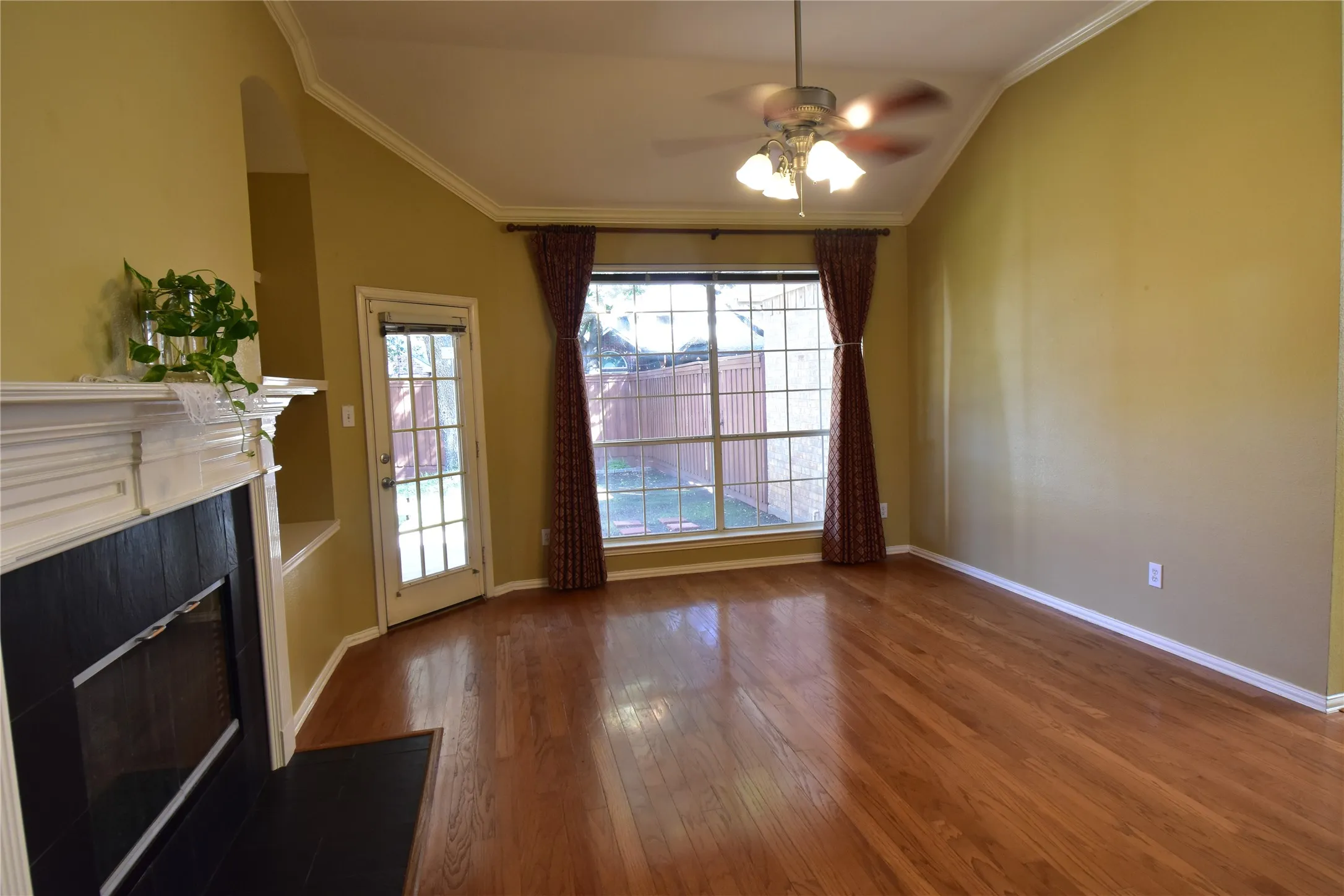 Single Family Residence For Sale in Collin County , 1109 Shadow Lakes Boulevard, Allen, Texas 75002, 4 Bedroom, 2 Bathroom, 2 Garage spaces, 2,031 Sqft, built in 1993, mls#21370265, Real Estate Agent in Allen, Homes For Sale in Collin county, Homes For Sale in Allen, Realtor in Allen Texas, Real Estate Brokerage Independent Realty Texas, Luminita Cordes Realtor