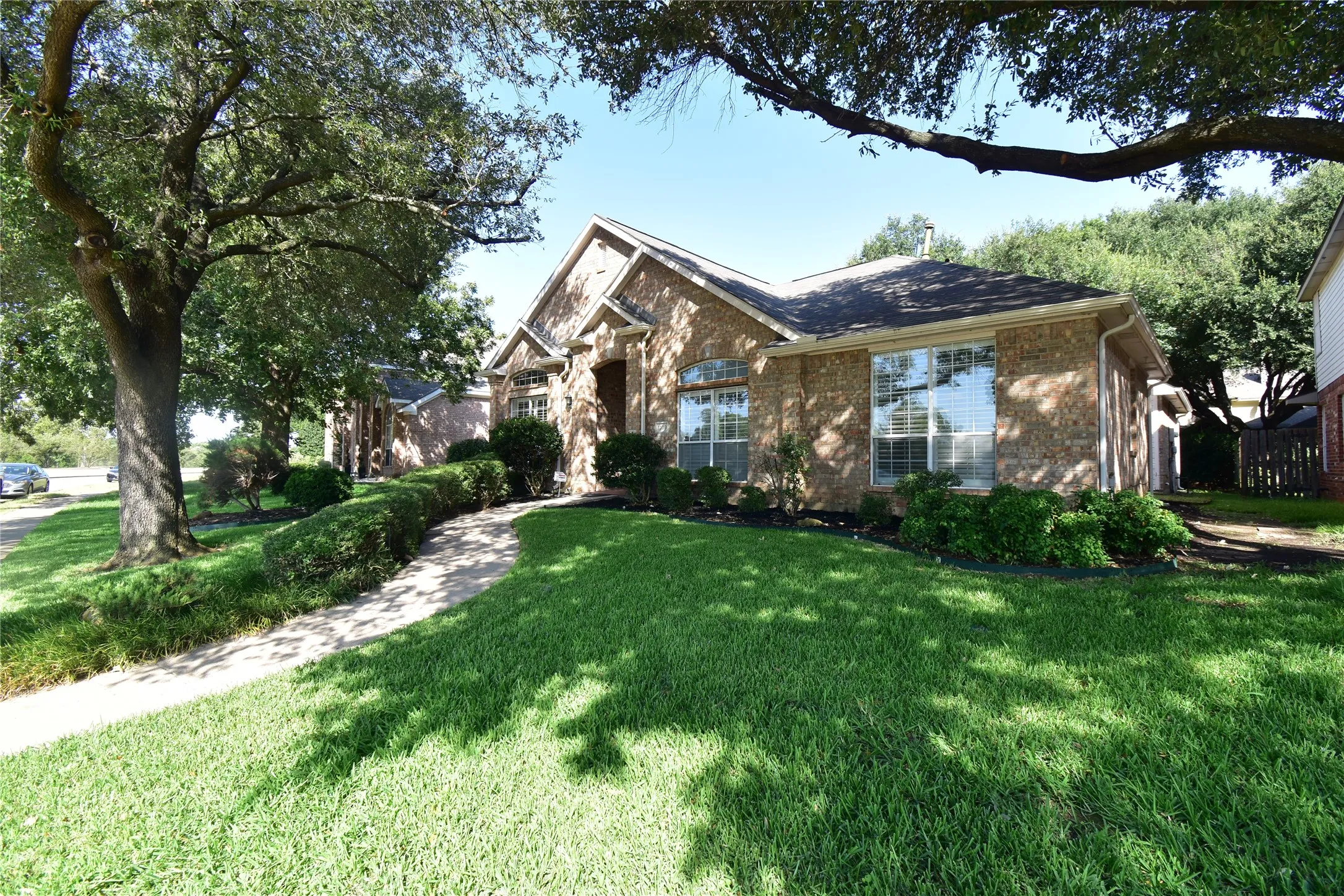 Single Family Residence For Sale in Collin County , 1109 Shadow Lakes Boulevard, Allen, Texas 75002, 4 Bedroom, 2 Bathroom, 2 Garage spaces, 2,031 Sqft, built in 1993, mls#21370265, Real Estate Agent in Allen, Homes For Sale in Collin county, Homes For Sale in Allen, Realtor in Allen Texas, Real Estate Brokerage Independent Realty Texas, Luminita Cordes Realtor
