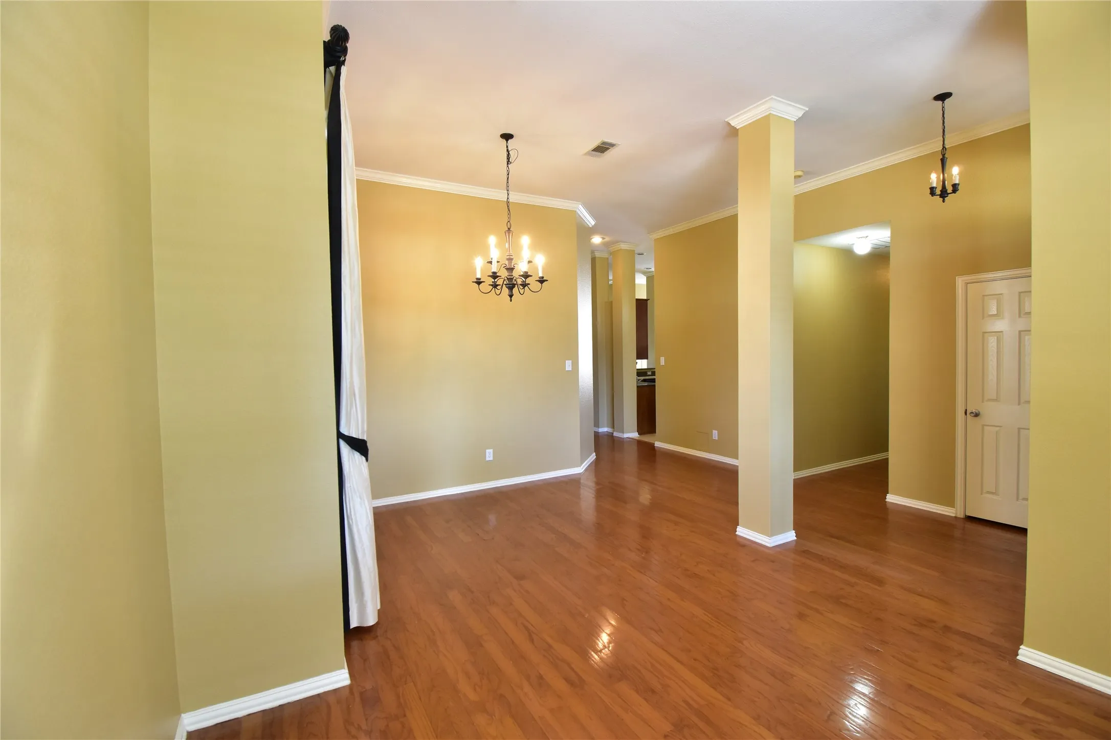 Single Family Residence For Sale in Collin County , 1109 Shadow Lakes Boulevard, Allen, Texas 75002, 4 Bedroom, 2 Bathroom, 2 Garage spaces, 2,031 Sqft, built in 1993, mls#21370265, Real Estate Agent in Allen, Homes For Sale in Collin county, Homes For Sale in Allen, Realtor in Allen Texas, Real Estate Brokerage Independent Realty Texas, Luminita Cordes Realtor