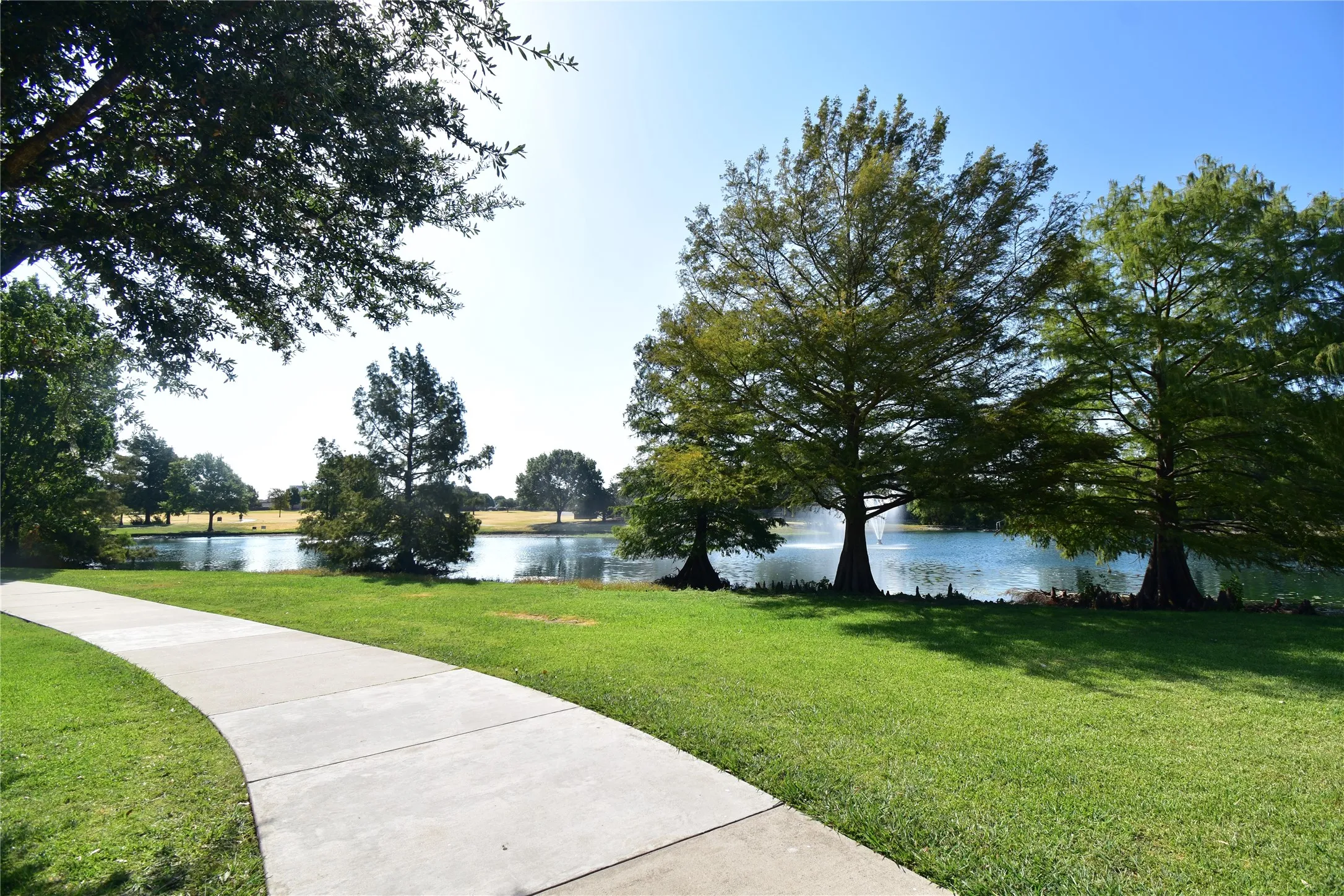 Single Family Residence For Sale in Collin County , 1109 Shadow Lakes Boulevard, Allen, Texas 75002, 4 Bedroom, 2 Bathroom, 2 Garage spaces, 2,031 Sqft, built in 1993, mls#21370265, Real Estate Agent in Allen, Homes For Sale in Collin county, Homes For Sale in Allen, Realtor in Allen Texas, Real Estate Brokerage Independent Realty Texas, Luminita Cordes Realtor