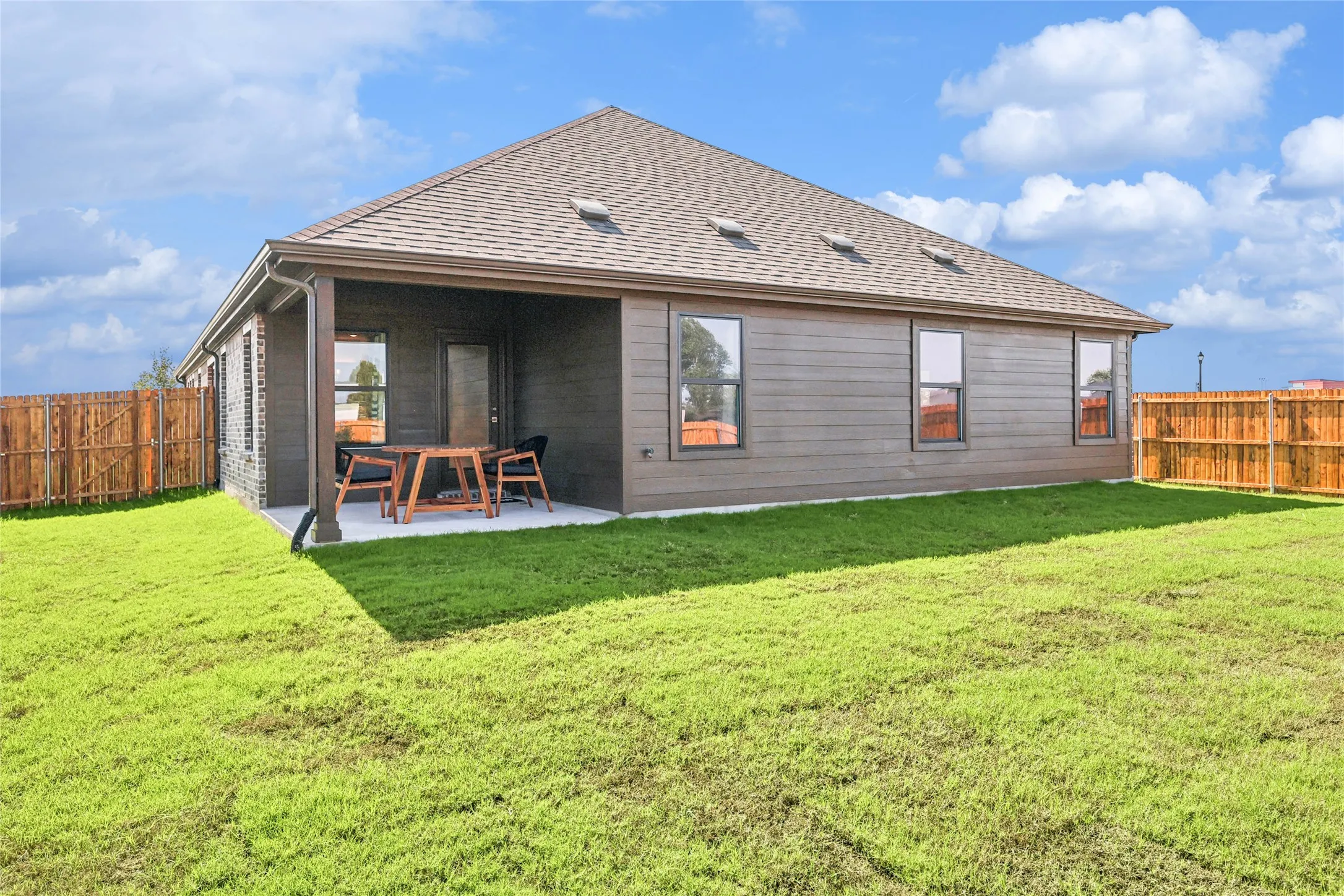 Single Family Residence For Sale in Grayson County , 2004 Ridgecrest Lane, Sherman, Texas 75092, 4 Bedroom, 2 Bathroom, 2 Garage spaces, 2,020 Sqft, built in 2025, mls#21370164, Real Estate Agent in Sherman, Homes For Sale in Grayson county, Homes For Sale in Sherman, Realtor in Sherman Texas, Real Estate Brokerage Independent Realty Texas, Luminita Cordes Realtor