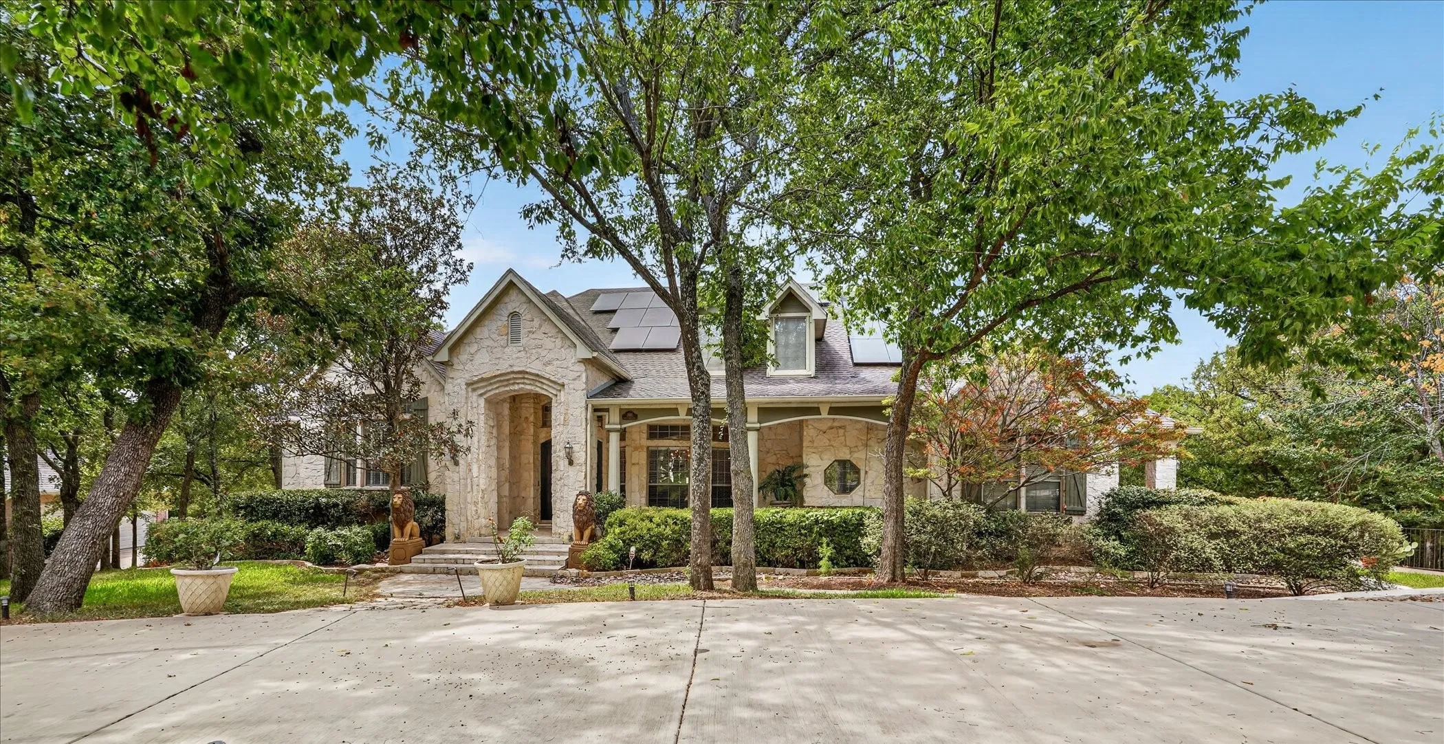 Single Family Residence For Sale in Denton County , 2801 River Bend Trail, Flower Mound, Texas 75022, 5 Bedroom, 5 Bathroom, 3 Garage spaces, 5,067 Sqft, built in 1998, mls#21342583, Real Estate Agent in Flower Mound, Homes For Sale in Denton county, Homes For Sale in Flower Mound, Realtor in Flower Mound Texas, Real Estate Brokerage Independent Realty Texas, Luminita Cordes Realtor