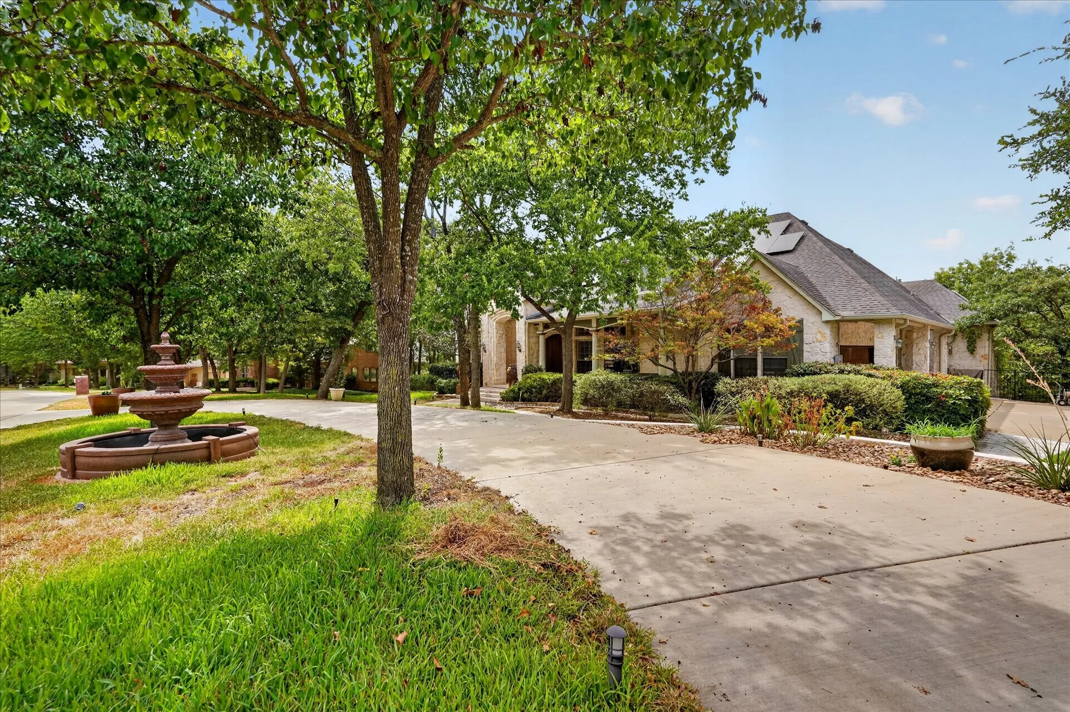 Single Family Residence For Sale in Denton County , 2801 River Bend Trail, Flower Mound, Texas 75022, 5 Bedroom, 5 Bathroom, 3 Garage spaces, 5,067 Sqft, built in 1998, mls#21342583, Real Estate Agent in Flower Mound, Homes For Sale in Denton county, Homes For Sale in Flower Mound, Realtor in Flower Mound Texas, Real Estate Brokerage Independent Realty Texas, Luminita Cordes Realtor
