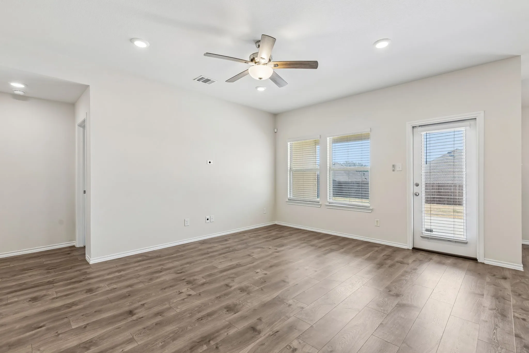 Single Family Residence For Sale in Denton County , 217 Wilson Way, Denton, Texas 76207, 3 Bedroom, 2 Bathroom, 2 Garage spaces, 1,527 Sqft, built in 2019, mls#21367767, Real Estate Agent in Denton, Homes For Sale in Denton county, Homes For Sale in Denton, Realtor in Denton Texas, Real Estate Brokerage Independent Realty Texas, Luminita Cordes Realtor