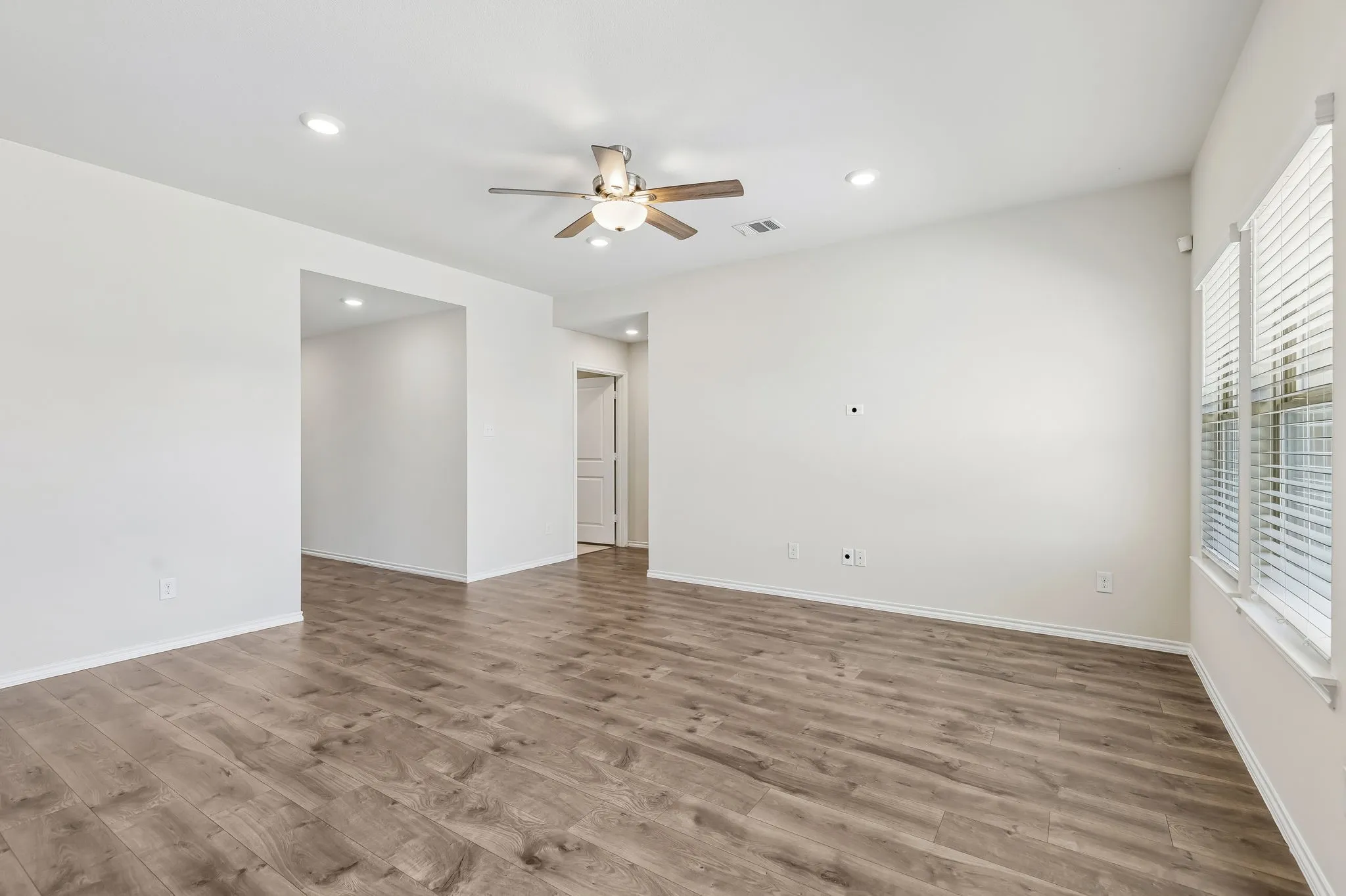 Single Family Residence For Sale in Denton County , 217 Wilson Way, Denton, Texas 76207, 3 Bedroom, 2 Bathroom, 2 Garage spaces, 1,527 Sqft, built in 2019, mls#21367767, Real Estate Agent in Denton, Homes For Sale in Denton county, Homes For Sale in Denton, Realtor in Denton Texas, Real Estate Brokerage Independent Realty Texas, Luminita Cordes Realtor