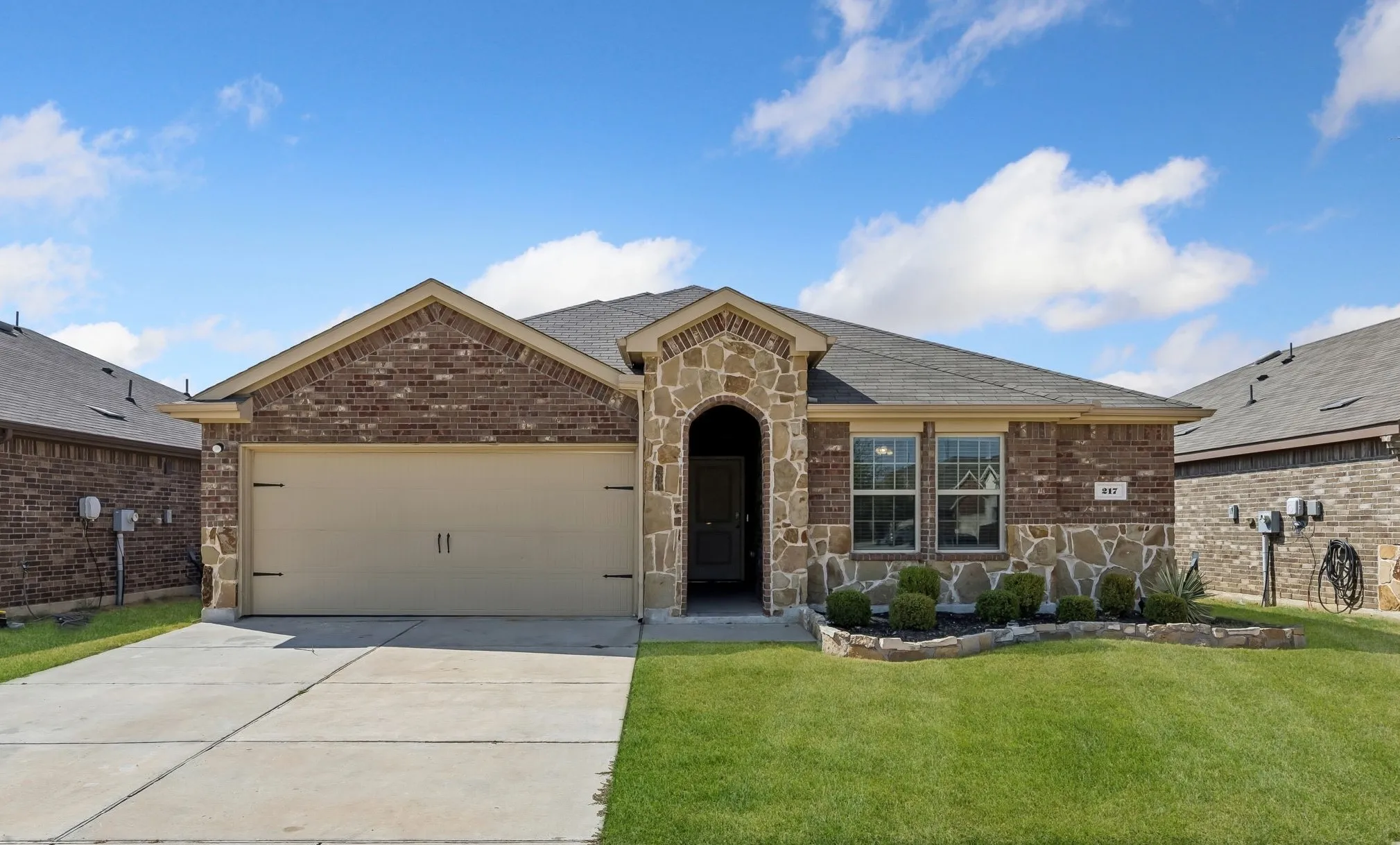 Single Family Residence For Sale in Denton County , 217 Wilson Way, Denton, Texas 76207, 3 Bedroom, 2 Bathroom, 2 Garage spaces, 1,527 Sqft, built in 2019, mls#21367767, Real Estate Agent in Denton, Homes For Sale in Denton county, Homes For Sale in Denton, Realtor in Denton Texas, Real Estate Brokerage Independent Realty Texas, Luminita Cordes Realtor