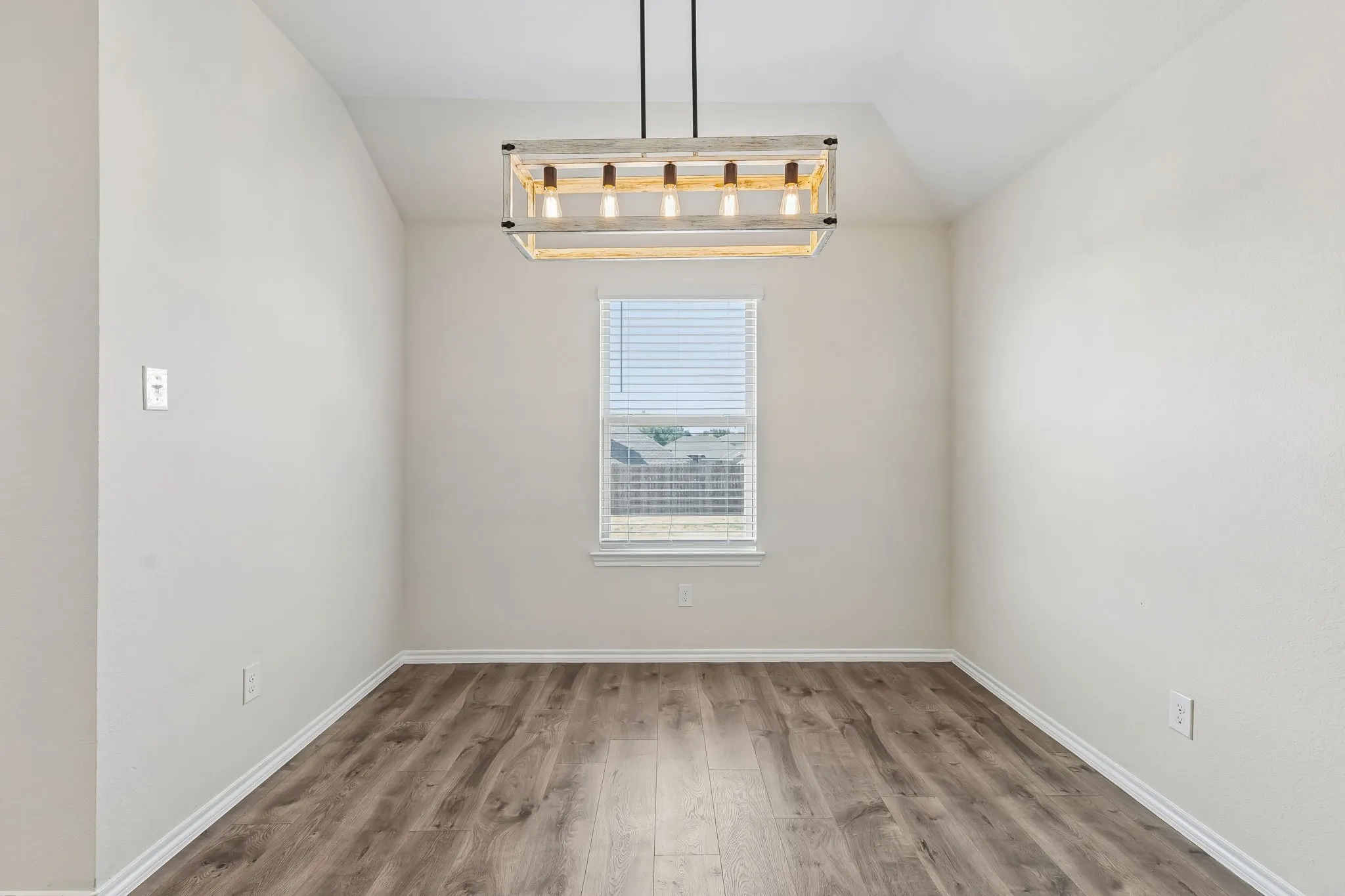 Single Family Residence For Sale in Denton County , 217 Wilson Way, Denton, Texas 76207, 3 Bedroom, 2 Bathroom, 2 Garage spaces, 1,527 Sqft, built in 2019, mls#21367767, Real Estate Agent in Denton, Homes For Sale in Denton county, Homes For Sale in Denton, Realtor in Denton Texas, Real Estate Brokerage Independent Realty Texas, Luminita Cordes Realtor