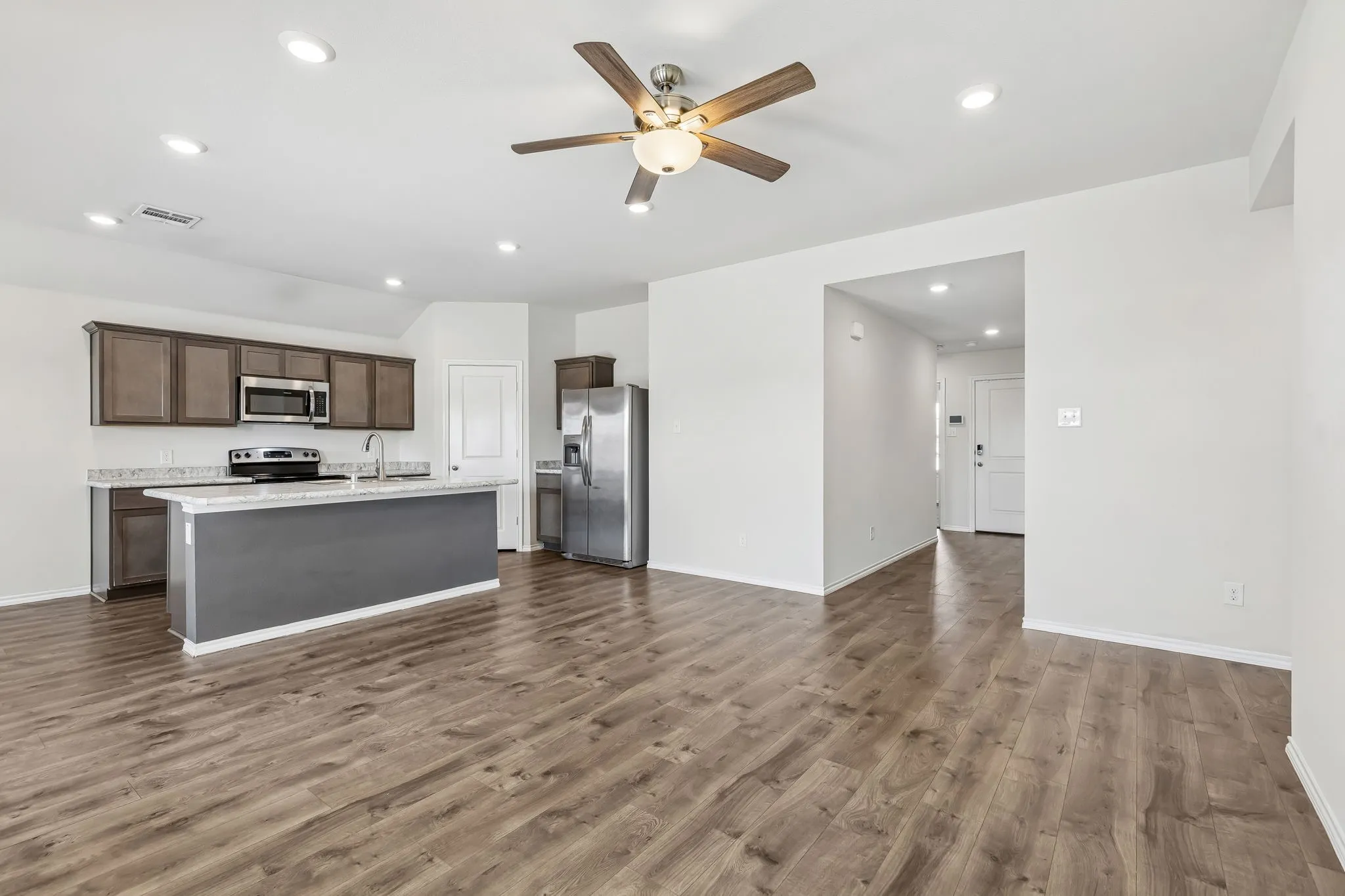 Single Family Residence For Sale in Denton County , 217 Wilson Way, Denton, Texas 76207, 3 Bedroom, 2 Bathroom, 2 Garage spaces, 1,527 Sqft, built in 2019, mls#21367767, Real Estate Agent in Denton, Homes For Sale in Denton county, Homes For Sale in Denton, Realtor in Denton Texas, Real Estate Brokerage Independent Realty Texas, Luminita Cordes Realtor