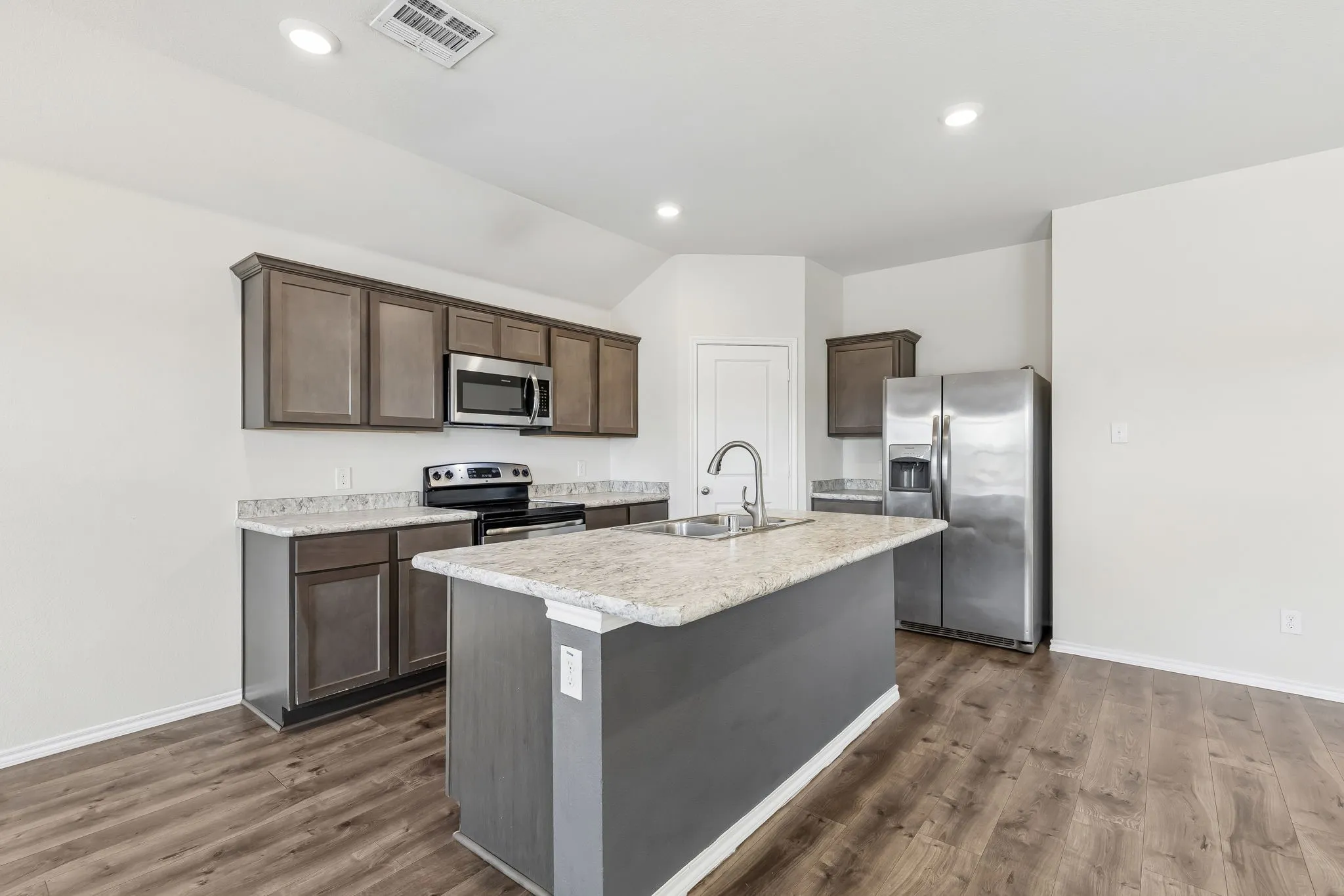 Single Family Residence For Sale in Denton County , 217 Wilson Way, Denton, Texas 76207, 3 Bedroom, 2 Bathroom, 2 Garage spaces, 1,527 Sqft, built in 2019, mls#21367767, Real Estate Agent in Denton, Homes For Sale in Denton county, Homes For Sale in Denton, Realtor in Denton Texas, Real Estate Brokerage Independent Realty Texas, Luminita Cordes Realtor