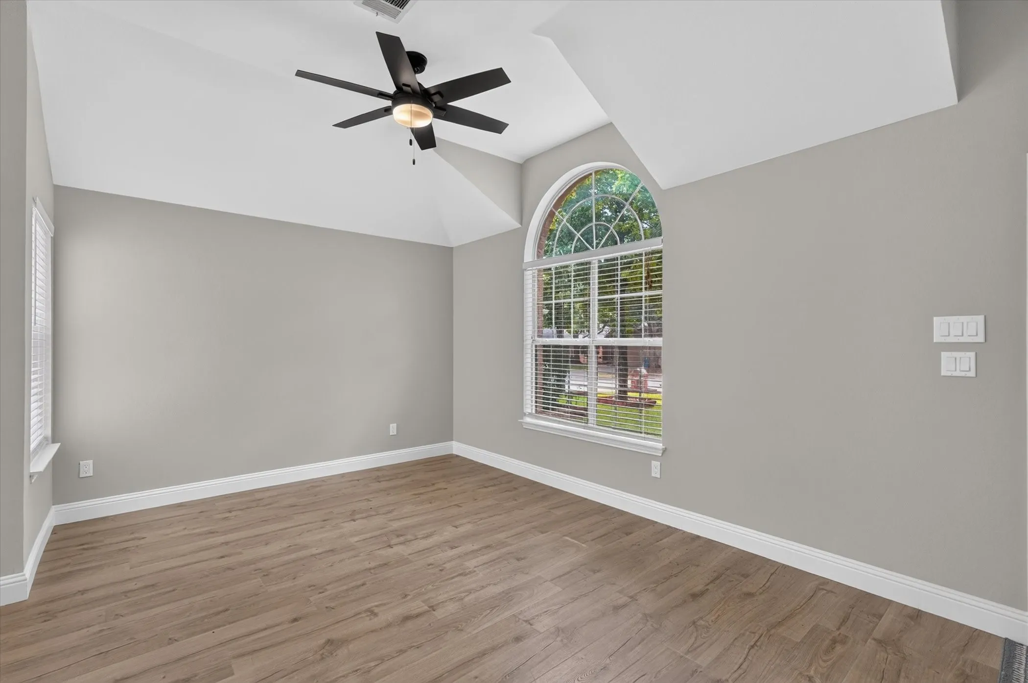 Single Family Residence For Sale in Denton County , 1868 Meyerwood Lane N, Flower Mound, Texas 75028, 3 Bedroom, 2 Bathroom, 2 Garage spaces, 1,660 Sqft, built in 1993, mls#21366331, Real Estate Agent in Flower Mound, Homes For Sale in Denton county, Homes For Sale in Flower Mound, Realtor in Flower Mound Texas, Real Estate Brokerage Independent Realty Texas, Luminita Cordes Realtor