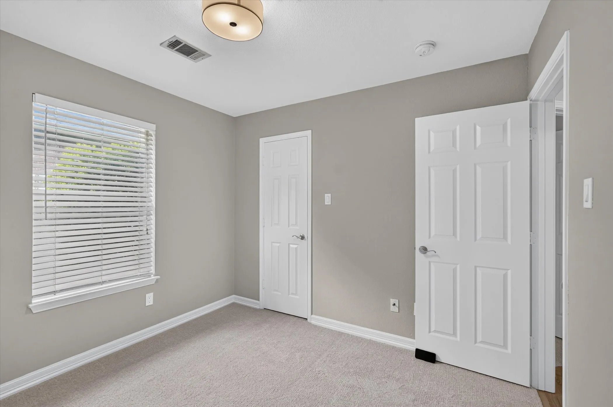 Single Family Residence For Sale in Denton County , 1868 Meyerwood Lane N, Flower Mound, Texas 75028, 3 Bedroom, 2 Bathroom, 2 Garage spaces, 1,660 Sqft, built in 1993, mls#21366331, Real Estate Agent in Flower Mound, Homes For Sale in Denton county, Homes For Sale in Flower Mound, Realtor in Flower Mound Texas, Real Estate Brokerage Independent Realty Texas, Luminita Cordes Realtor
