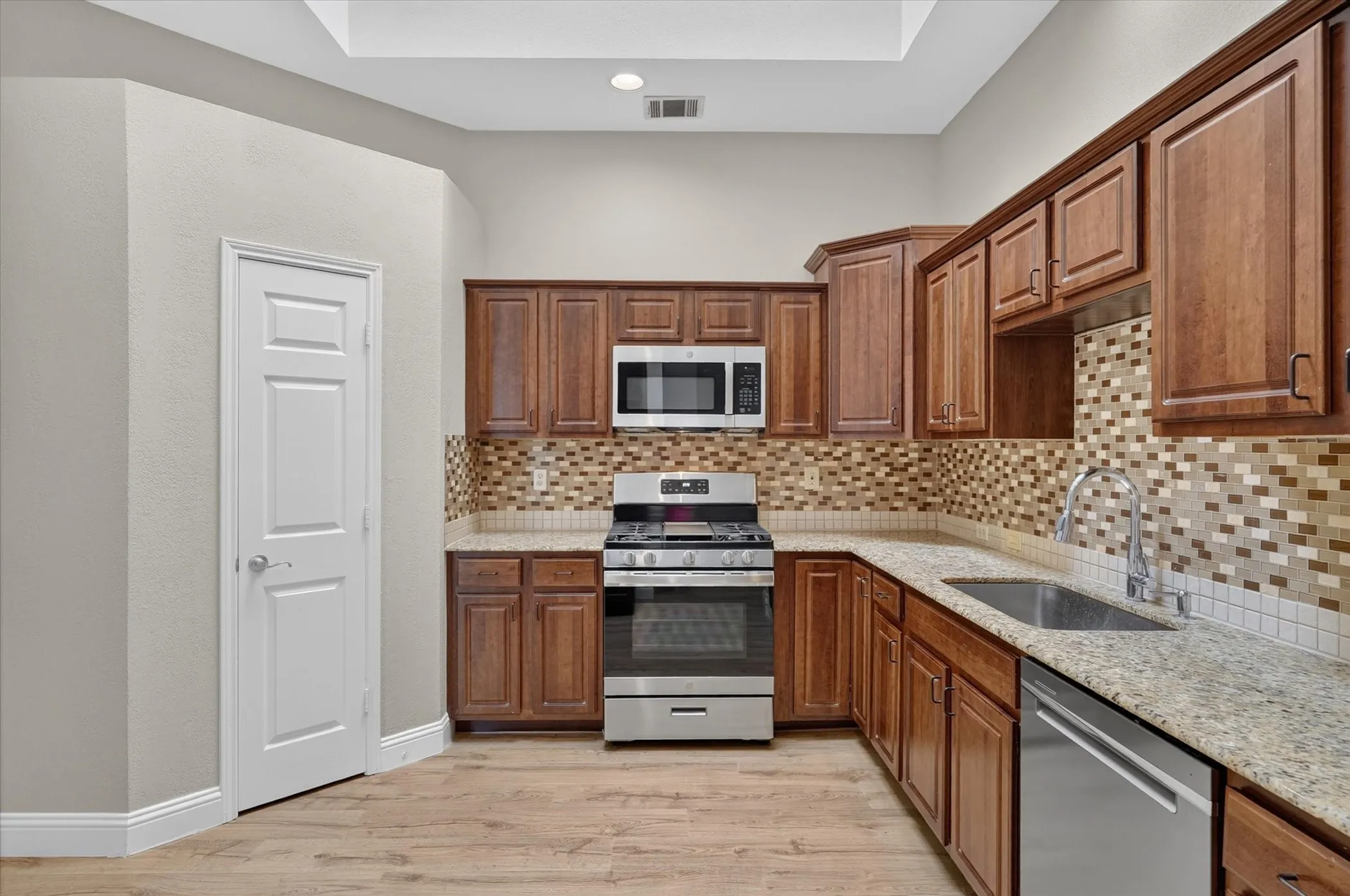 Single Family Residence For Sale in Denton County , 1868 Meyerwood Lane N, Flower Mound, Texas 75028, 3 Bedroom, 2 Bathroom, 2 Garage spaces, 1,660 Sqft, built in 1993, mls#21366331, Real Estate Agent in Flower Mound, Homes For Sale in Denton county, Homes For Sale in Flower Mound, Realtor in Flower Mound Texas, Real Estate Brokerage Independent Realty Texas, Luminita Cordes Realtor