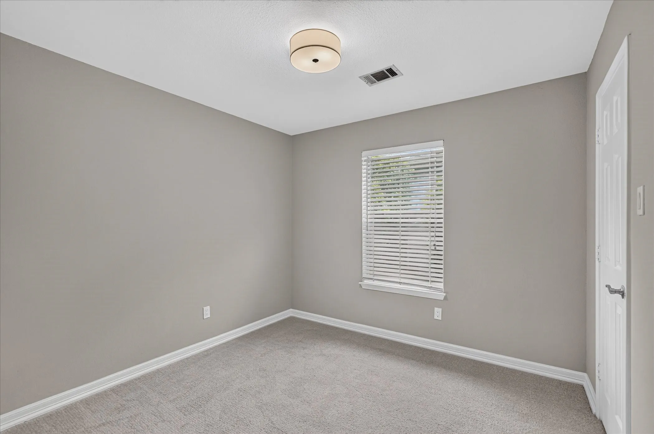 Single Family Residence For Sale in Denton County , 1868 Meyerwood Lane N, Flower Mound, Texas 75028, 3 Bedroom, 2 Bathroom, 2 Garage spaces, 1,660 Sqft, built in 1993, mls#21366331, Real Estate Agent in Flower Mound, Homes For Sale in Denton county, Homes For Sale in Flower Mound, Realtor in Flower Mound Texas, Real Estate Brokerage Independent Realty Texas, Luminita Cordes Realtor