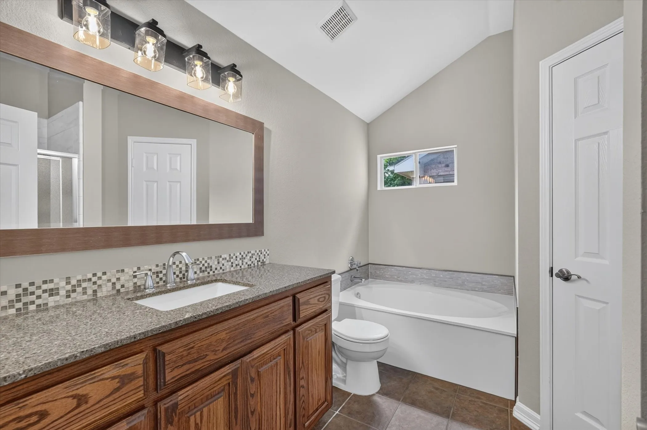 Single Family Residence For Sale in Denton County , 1868 Meyerwood Lane N, Flower Mound, Texas 75028, 3 Bedroom, 2 Bathroom, 2 Garage spaces, 1,660 Sqft, built in 1993, mls#21366331, Real Estate Agent in Flower Mound, Homes For Sale in Denton county, Homes For Sale in Flower Mound, Realtor in Flower Mound Texas, Real Estate Brokerage Independent Realty Texas, Luminita Cordes Realtor