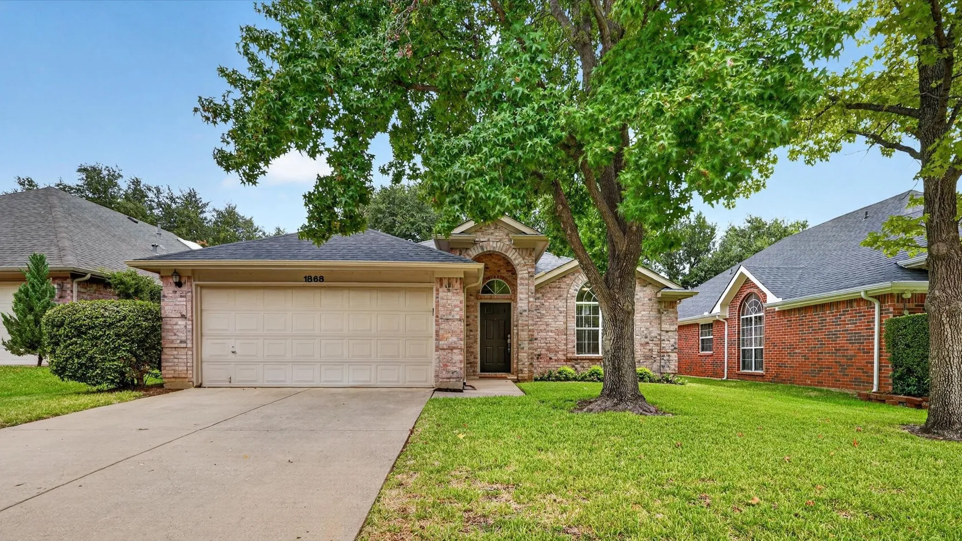 Single Family Residence For Sale in Denton County , 1868 Meyerwood Lane N, Flower Mound, Texas 75028, 3 Bedroom, 2 Bathroom, 2 Garage spaces, 1,660 Sqft, built in 1993, mls#21366331, Real Estate Agent in Flower Mound, Homes For Sale in Denton county, Homes For Sale in Flower Mound, Realtor in Flower Mound Texas, Real Estate Brokerage Independent Realty Texas, Luminita Cordes Realtor