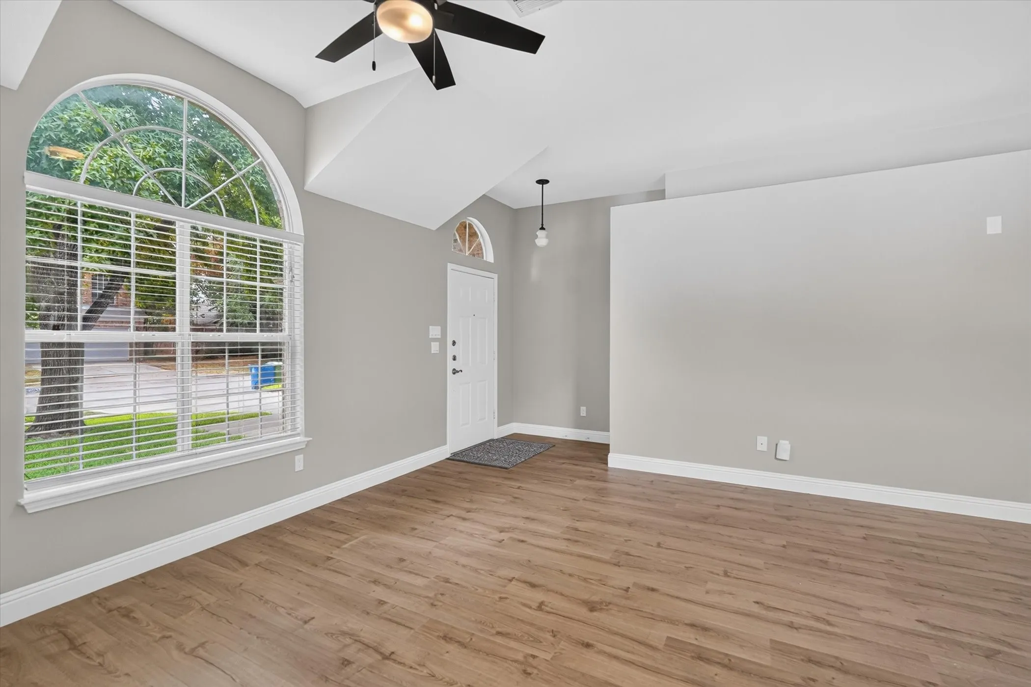 Single Family Residence For Sale in Denton County , 1868 Meyerwood Lane N, Flower Mound, Texas 75028, 3 Bedroom, 2 Bathroom, 2 Garage spaces, 1,660 Sqft, built in 1993, mls#21366331, Real Estate Agent in Flower Mound, Homes For Sale in Denton county, Homes For Sale in Flower Mound, Realtor in Flower Mound Texas, Real Estate Brokerage Independent Realty Texas, Luminita Cordes Realtor