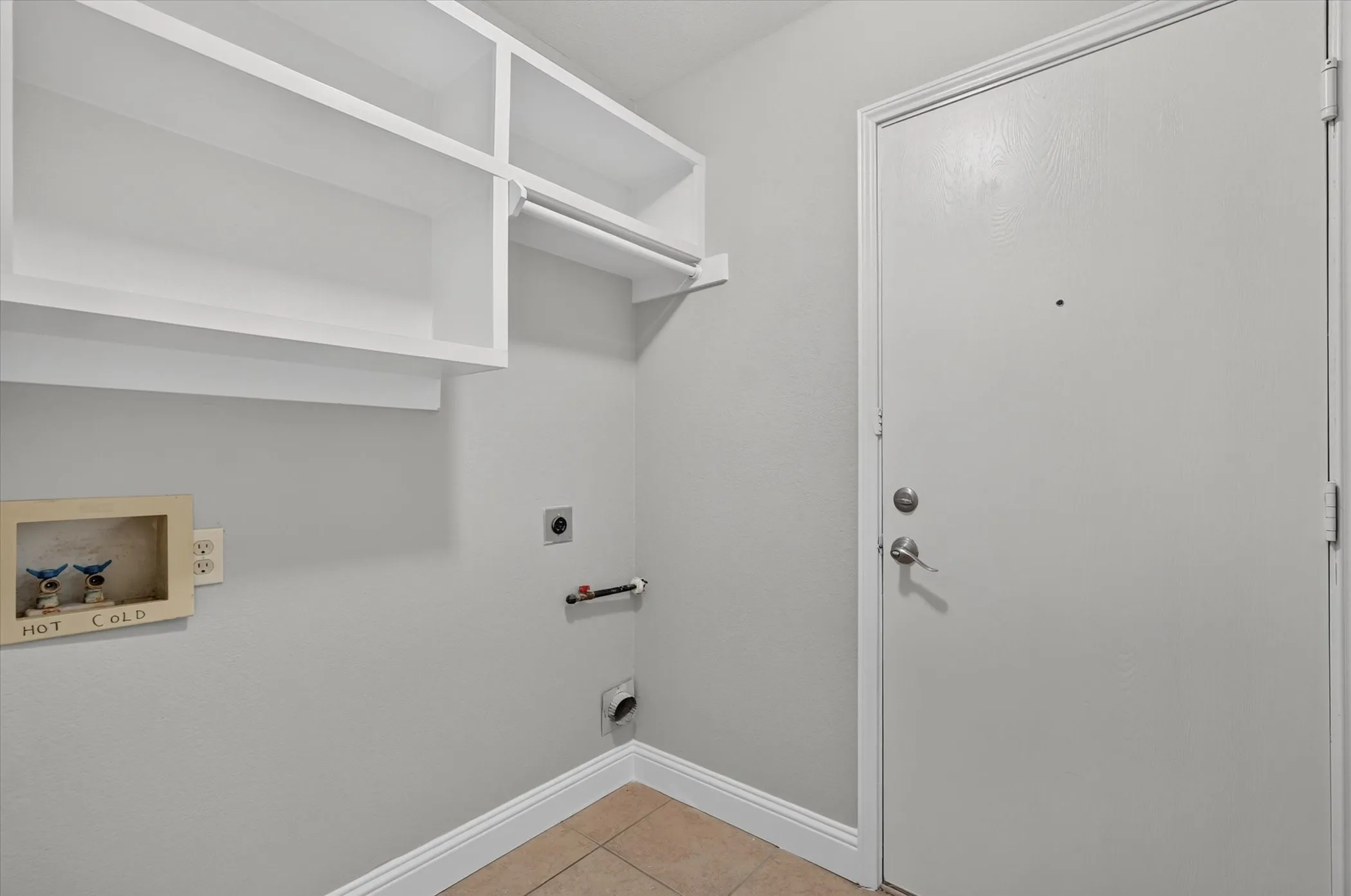 Single Family Residence For Sale in Denton County , 1868 Meyerwood Lane N, Flower Mound, Texas 75028, 3 Bedroom, 2 Bathroom, 2 Garage spaces, 1,660 Sqft, built in 1993, mls#21366331, Real Estate Agent in Flower Mound, Homes For Sale in Denton county, Homes For Sale in Flower Mound, Realtor in Flower Mound Texas, Real Estate Brokerage Independent Realty Texas, Luminita Cordes Realtor