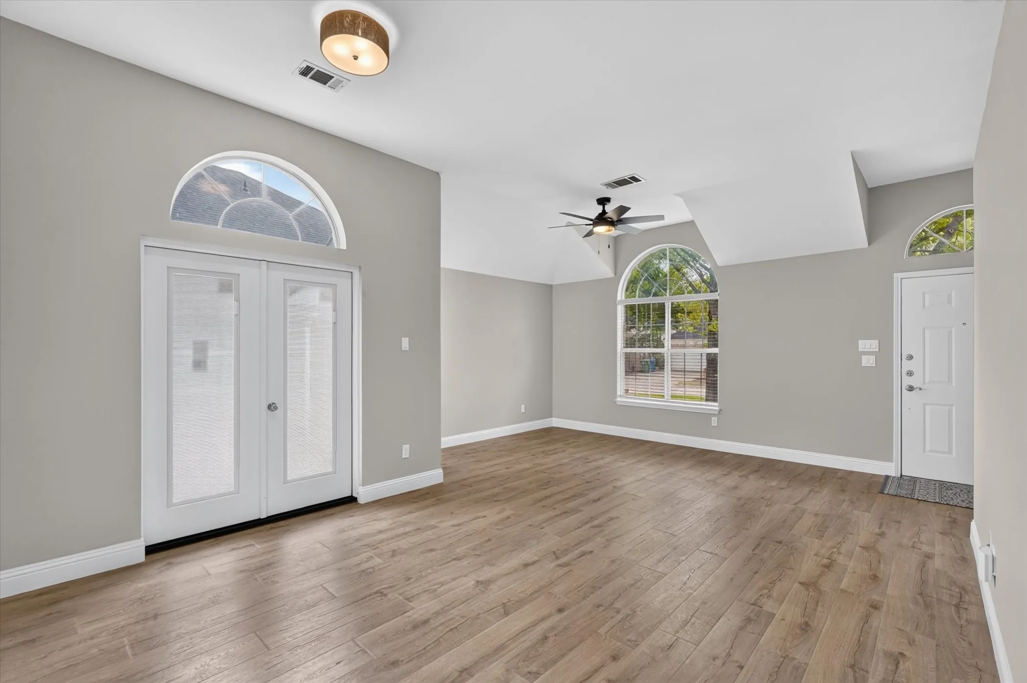 Single Family Residence For Sale in Denton County , 1868 Meyerwood Lane N, Flower Mound, Texas 75028, 3 Bedroom, 2 Bathroom, 2 Garage spaces, 1,660 Sqft, built in 1993, mls#21366331, Real Estate Agent in Flower Mound, Homes For Sale in Denton county, Homes For Sale in Flower Mound, Realtor in Flower Mound Texas, Real Estate Brokerage Independent Realty Texas, Luminita Cordes Realtor