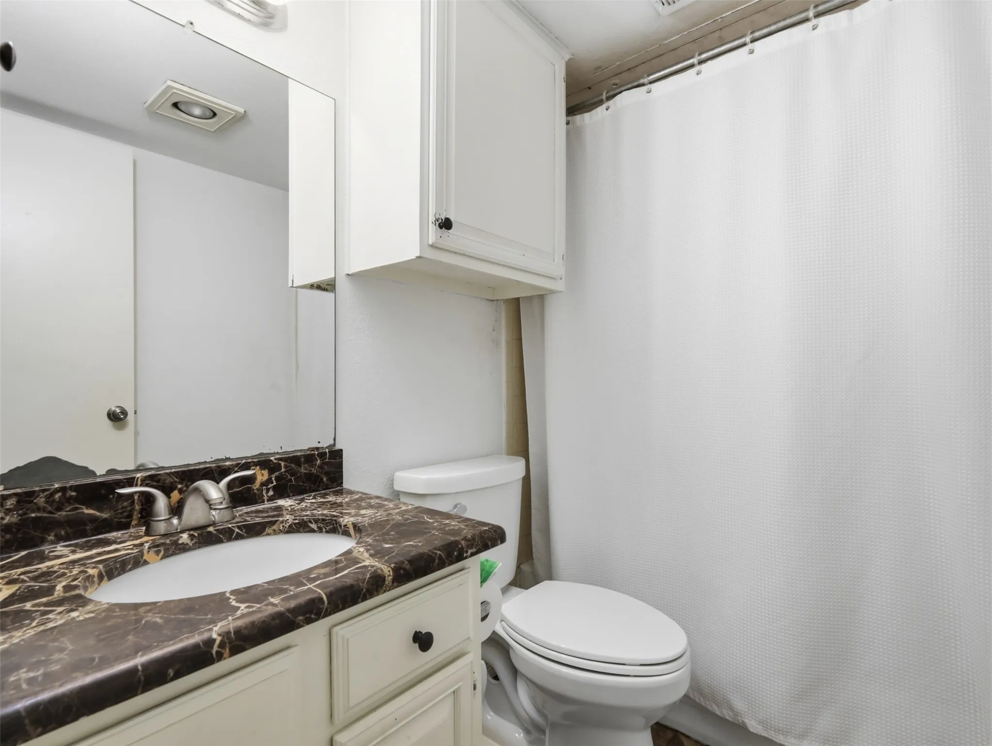 Condominium For Sale in Dallas County , 9801 Royal Lane 702, Dallas, Texas 75231, 2 Bedroom, 3 Bathroom, Garage spaces, 1,149 Sqft, built in 1981, mls#21369922, Real Estate Agent in Dallas, Homes For Sale in Dallas county, Homes For Sale in Dallas, Realtor in Dallas Texas, Real Estate Brokerage Independent Realty Texas, Luminita Cordes Realtor