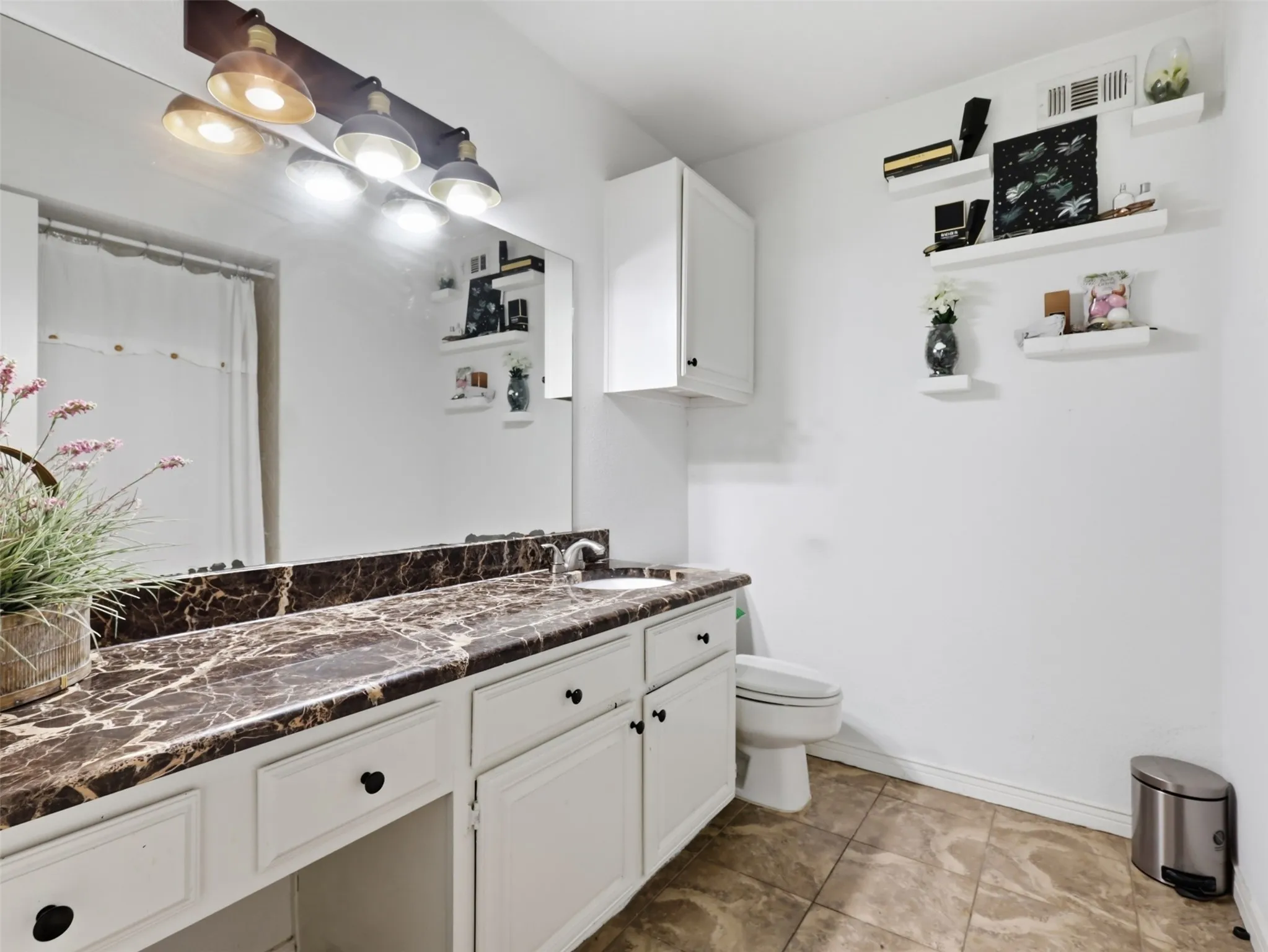 Condominium For Sale in Dallas County , 9801 Royal Lane 702, Dallas, Texas 75231, 2 Bedroom, 3 Bathroom, Garage spaces, 1,149 Sqft, built in 1981, mls#21369922, Real Estate Agent in Dallas, Homes For Sale in Dallas county, Homes For Sale in Dallas, Realtor in Dallas Texas, Real Estate Brokerage Independent Realty Texas, Luminita Cordes Realtor