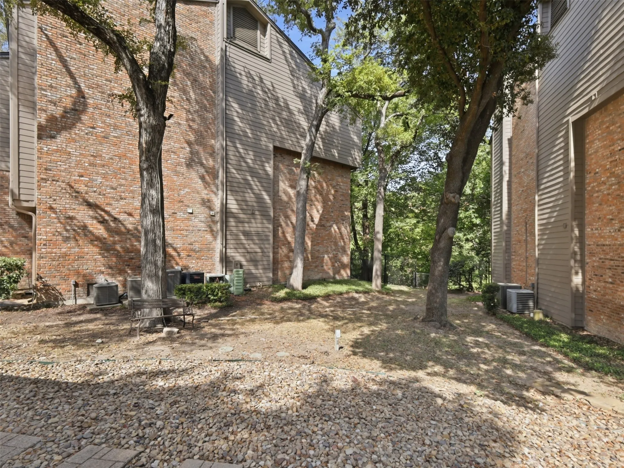 Condominium For Sale in Dallas County , 9801 Royal Lane 702, Dallas, Texas 75231, 2 Bedroom, 3 Bathroom, Garage spaces, 1,149 Sqft, built in 1981, mls#21369922, Real Estate Agent in Dallas, Homes For Sale in Dallas county, Homes For Sale in Dallas, Realtor in Dallas Texas, Real Estate Brokerage Independent Realty Texas, Luminita Cordes Realtor